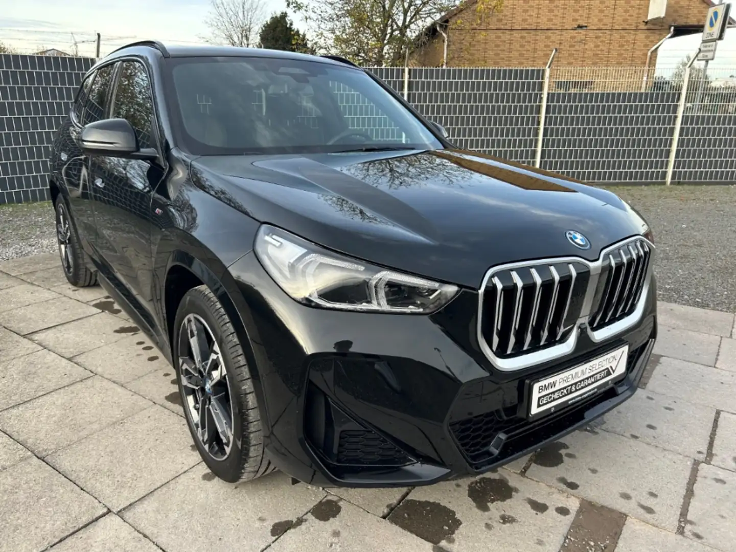 BMW X1 xDrive30e MSport DricAssisProf HUD AHK Pano ! Schwarz - 2