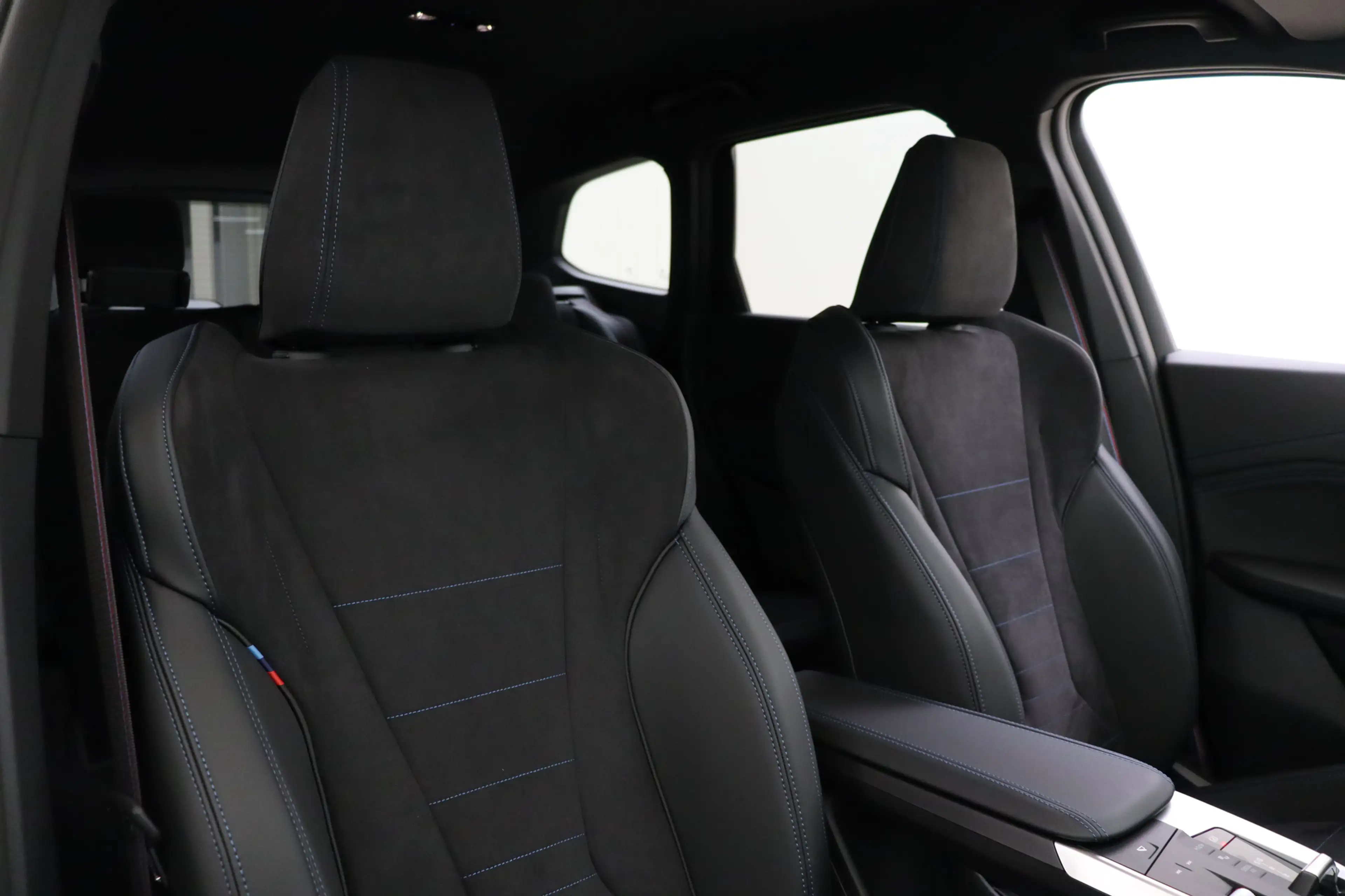 BMW X1 xDrive25e M Sport Automaat / Sportstoelen / Achter — photo 12