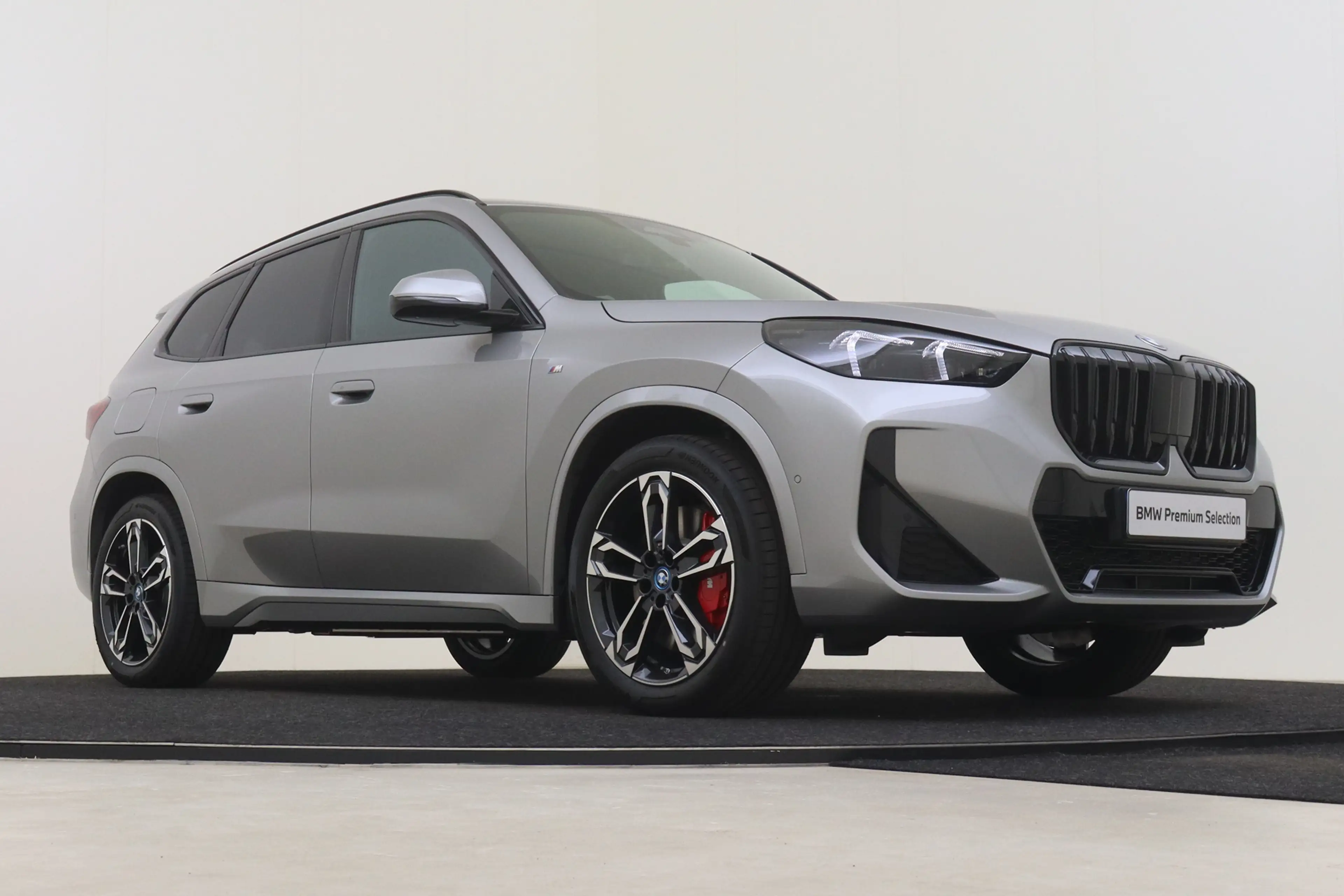 BMW X1 xDrive25e M Sport Automaat / Sportstoelen / Achter — photo 10