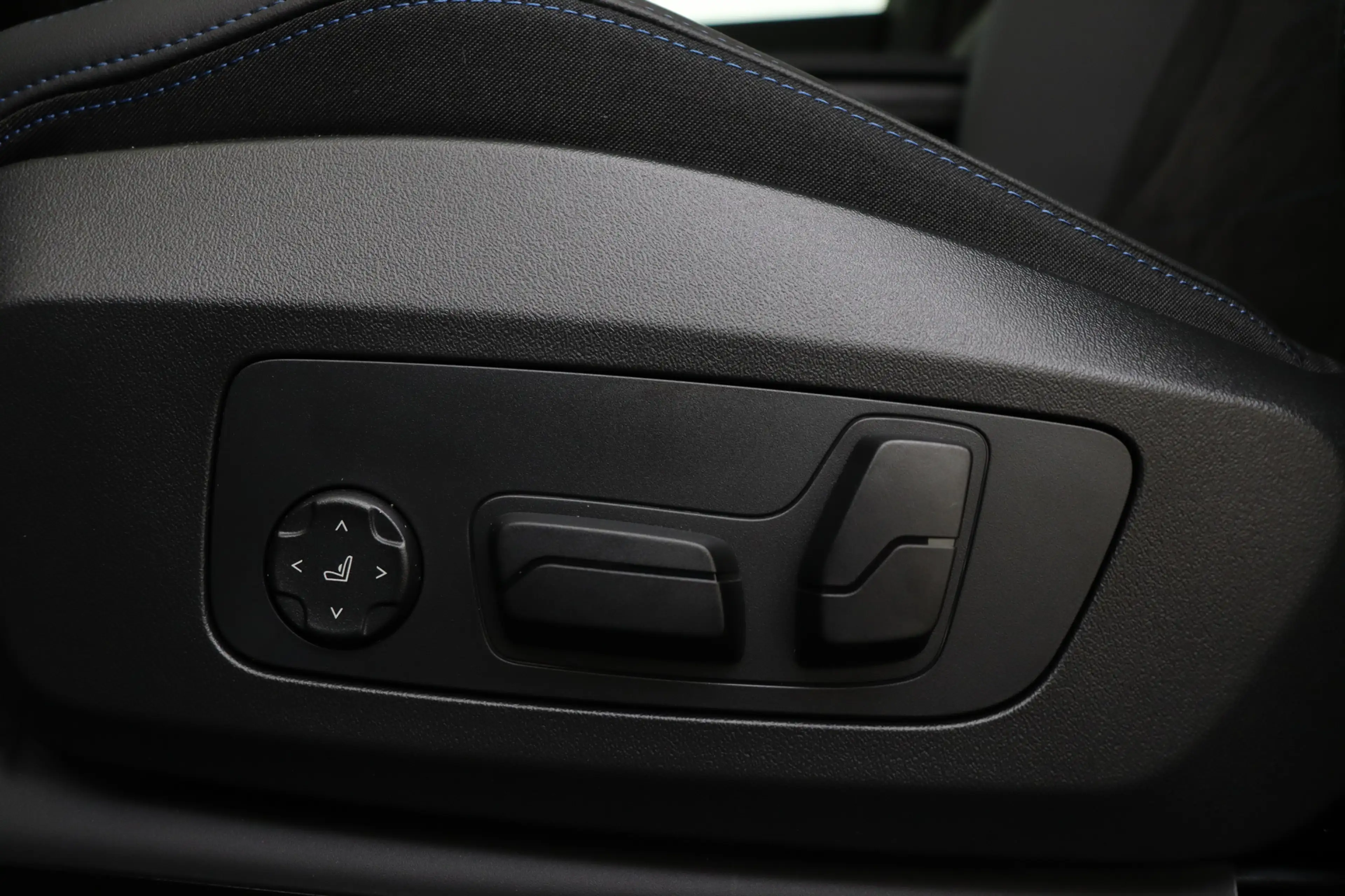 BMW X1 xDrive25e M Sport Automaat / Sportstoelen / Achter — photo 8