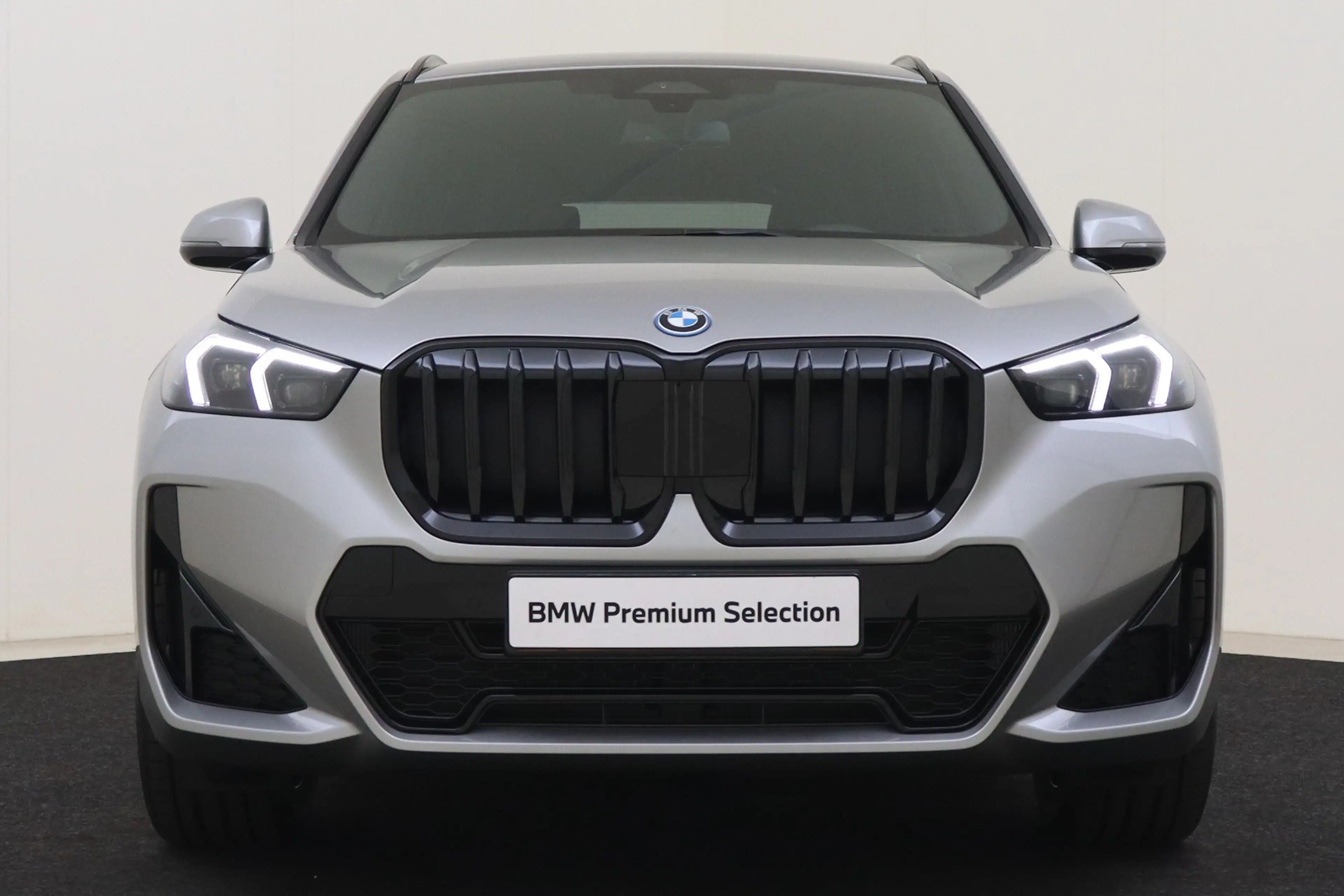BMW X1 xDrive25e M Sport Automaat / Sportstoelen / Achter — photo 4