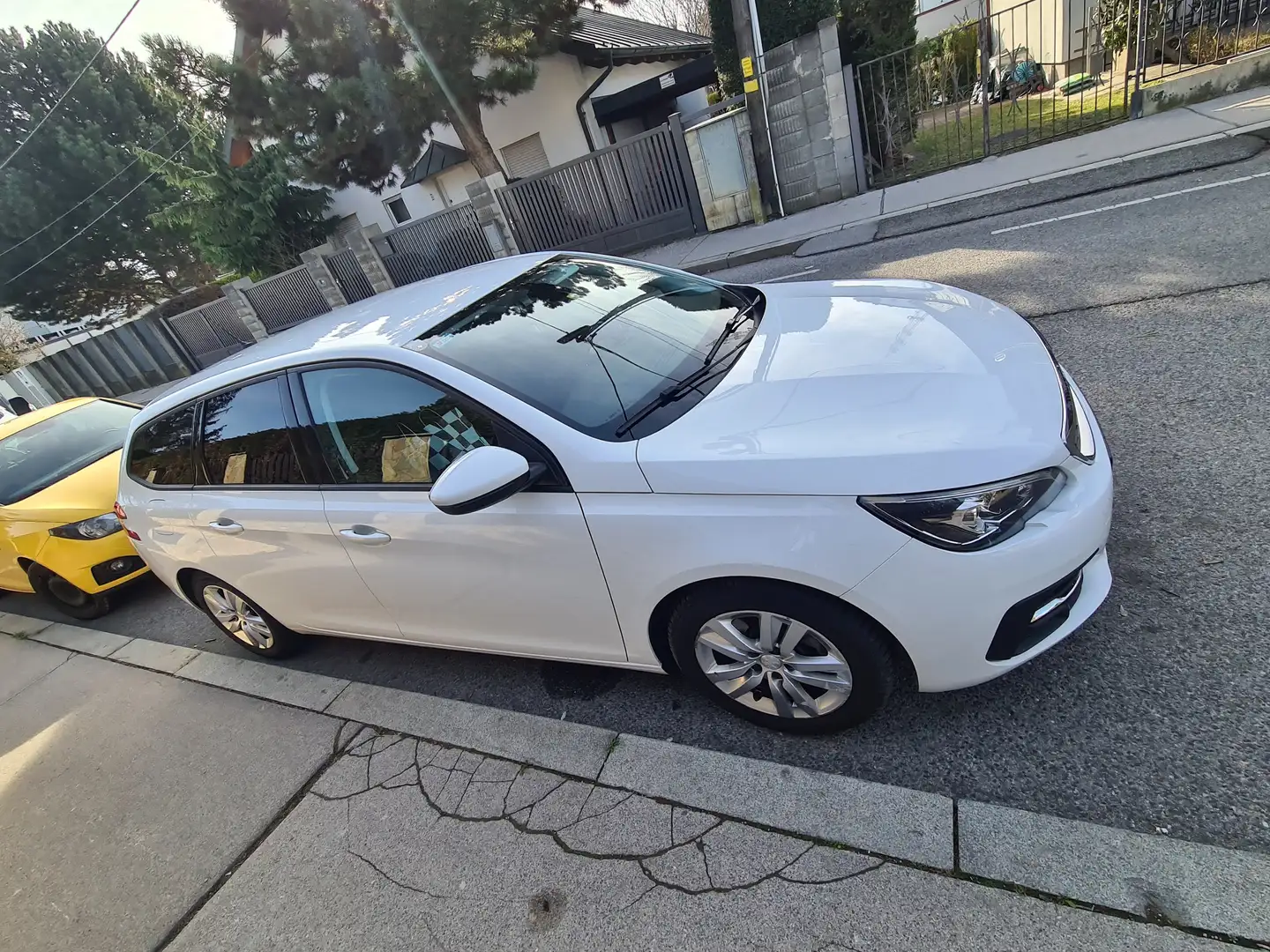 Peugeot 308 308 SW 1,2 PureTech 110 Weiß - 1