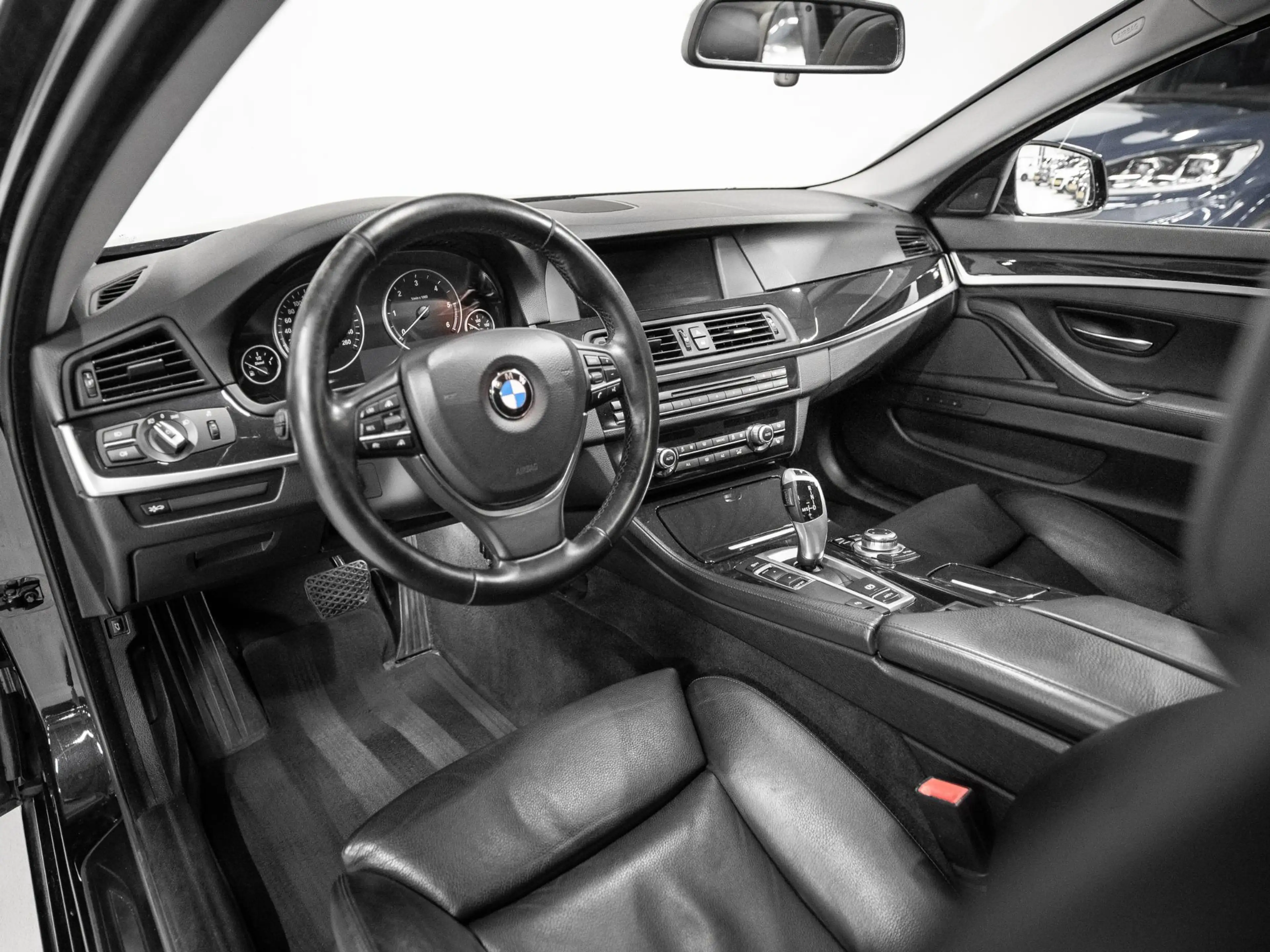 BMW 535 5-serie Touring 535d Pano ACC Keyless Leer — photo 3