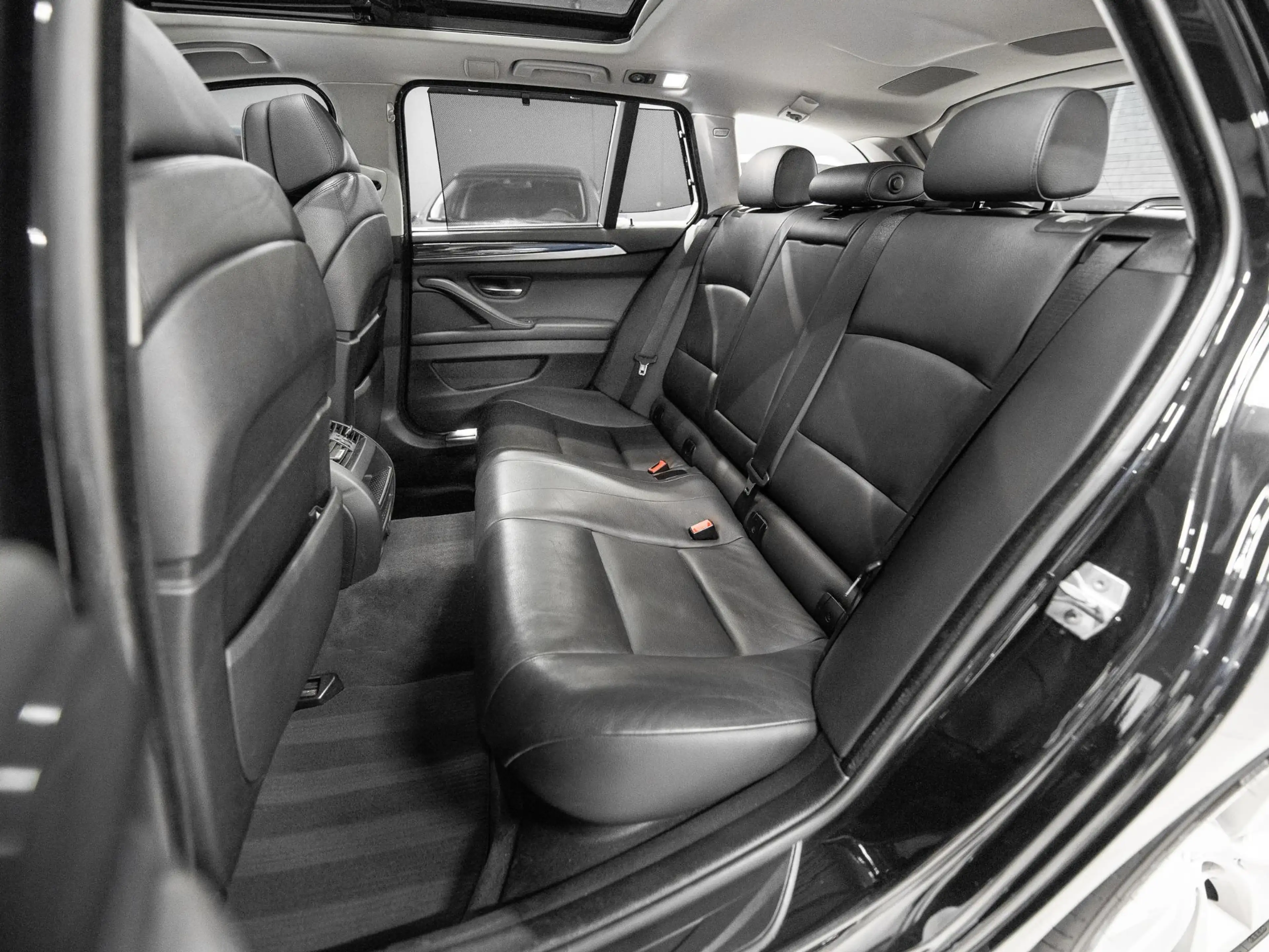 BMW 535 5-serie Touring 535d Pano ACC Keyless Leer — photo 17