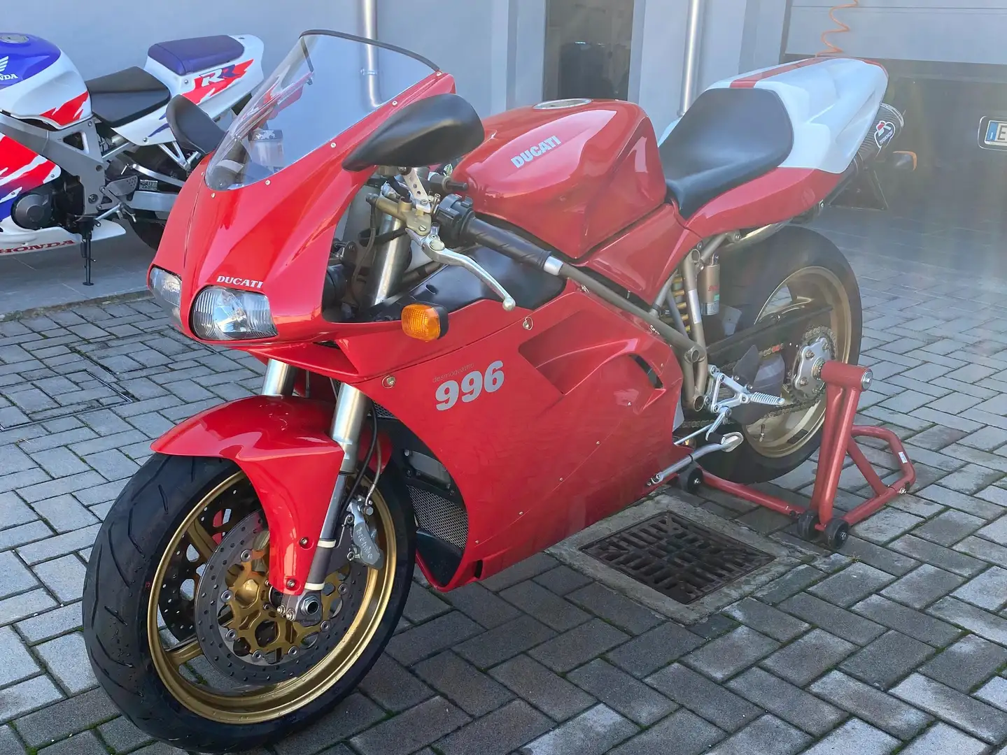 Ducati 996 Superbike Rot - 1