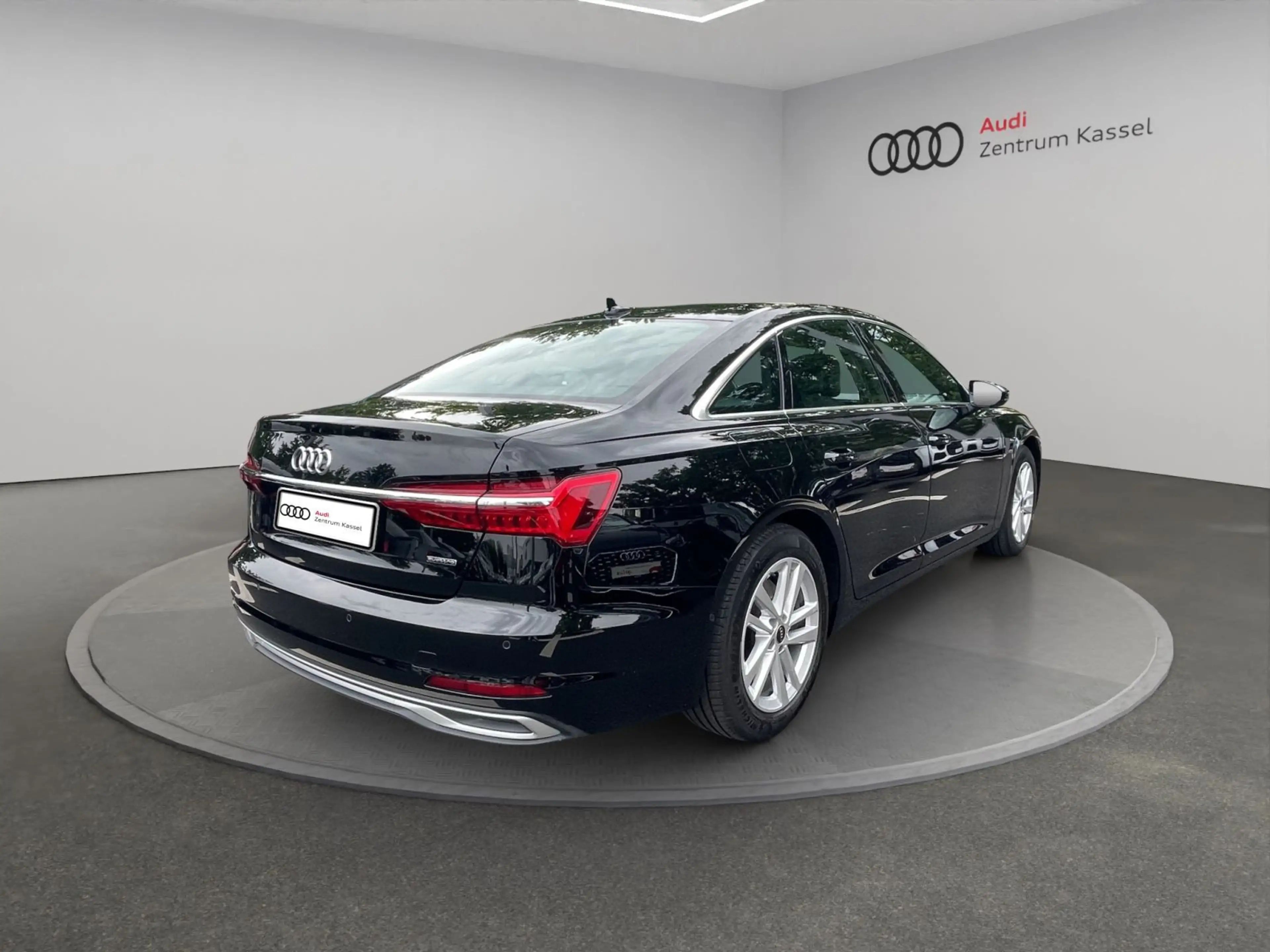 Audi A6 45 TFSI qu. Matrix B&O Pano 360° — photo 7