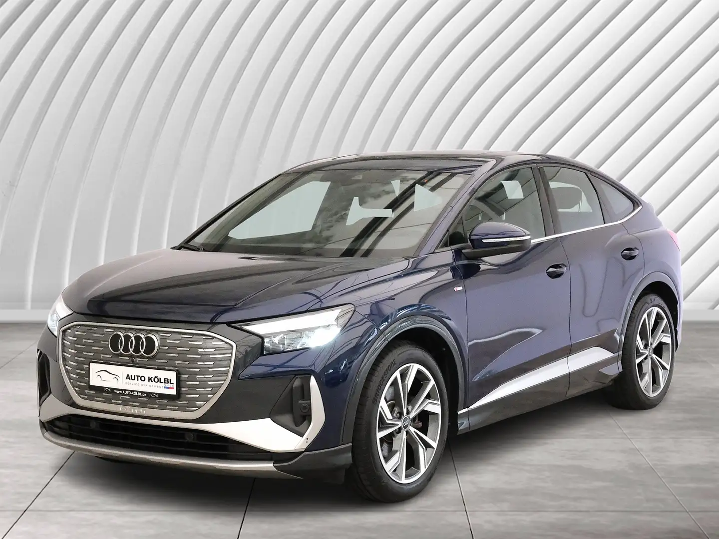 Audi Q4 e-tron Sportback 35 e-tron basis PANO ACC LM Blauw - 1