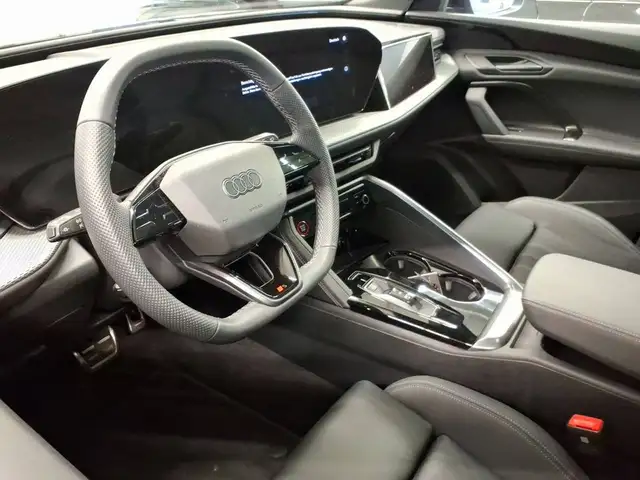 Audi Q5 view 4