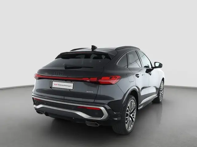 Audi Q5 view 3