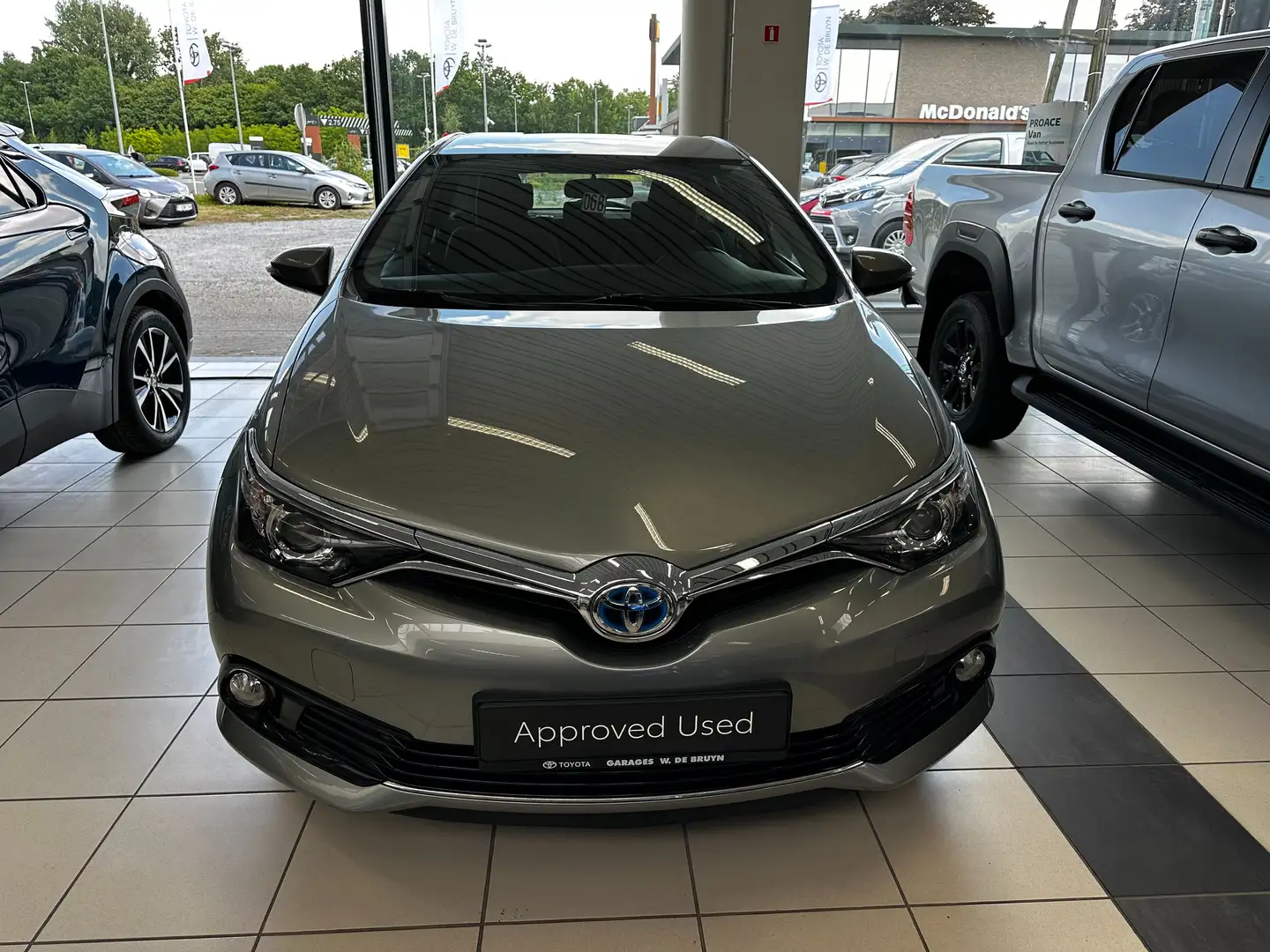 Toyota Auris 1.8 CVT Hybride Dynamic Zilver - 2