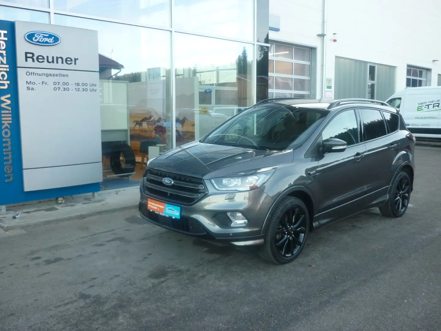 Ford Kuga ST-Line Grau - 1