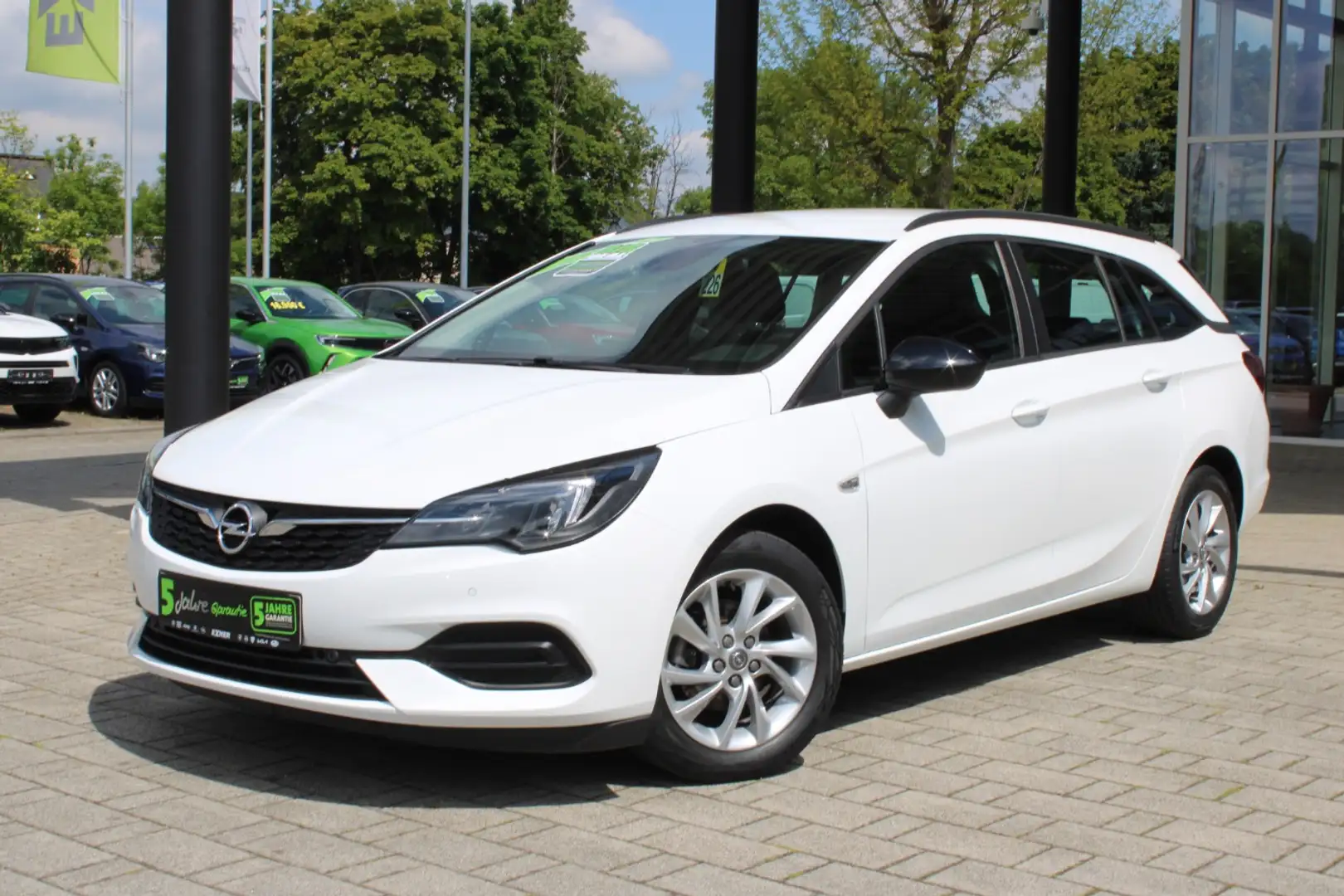 Opel Astra K Sports Tourer 1.2 Turbo EDITION LED. Wit - 2