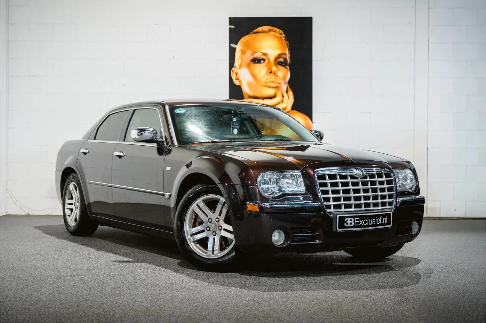 Chrysler 300C 2.7 V6 Youngtimer | Nieuwstaat | 109 dkm Rouge - 1