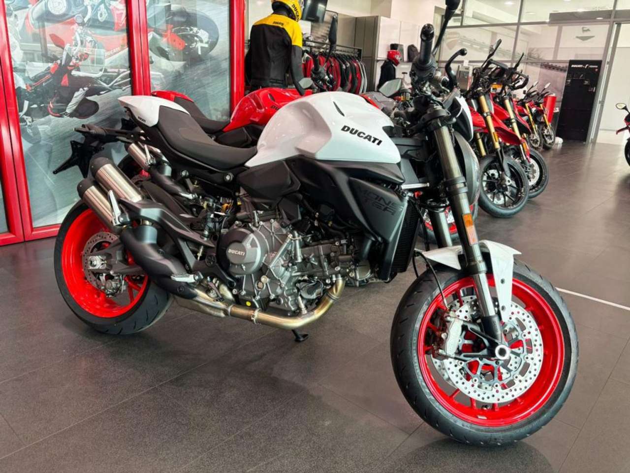 Ducati Monster 800 PLUS ICEBERG WHITE