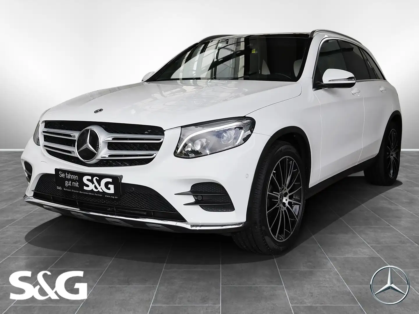 Mercedes-Benz GLC 300 4M AMG AHK+TOTWINKEL+DISTRONIC+PANORAMA Weiß - 1