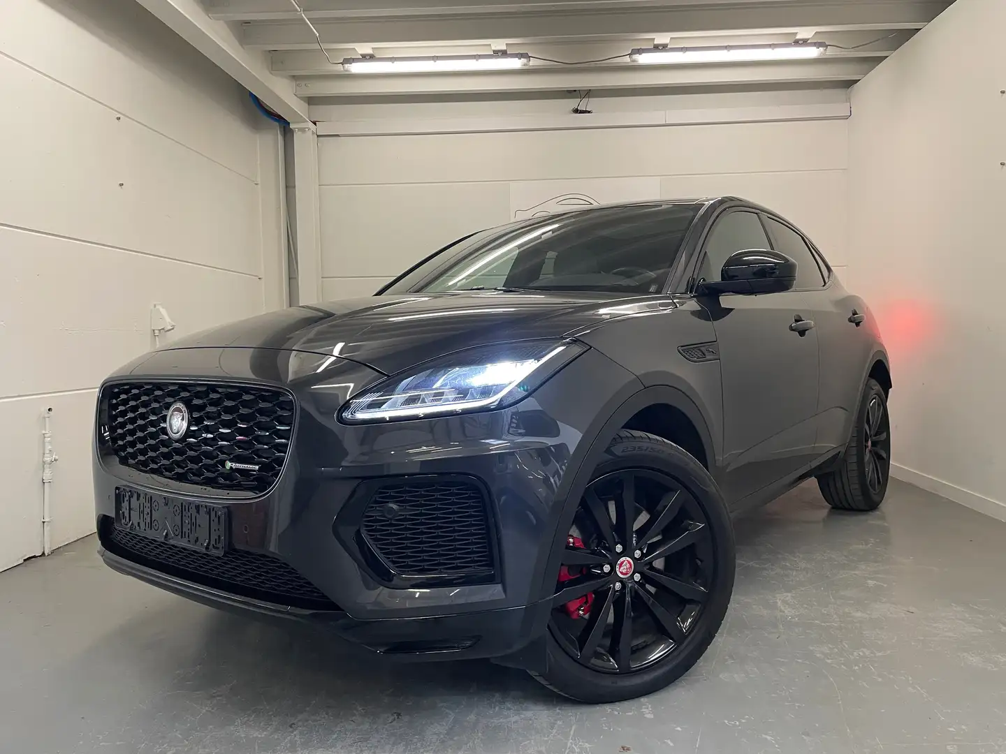 Jaguar E-Pace E-Pace P300e AWD R-Dynamic Black Grijs - 1