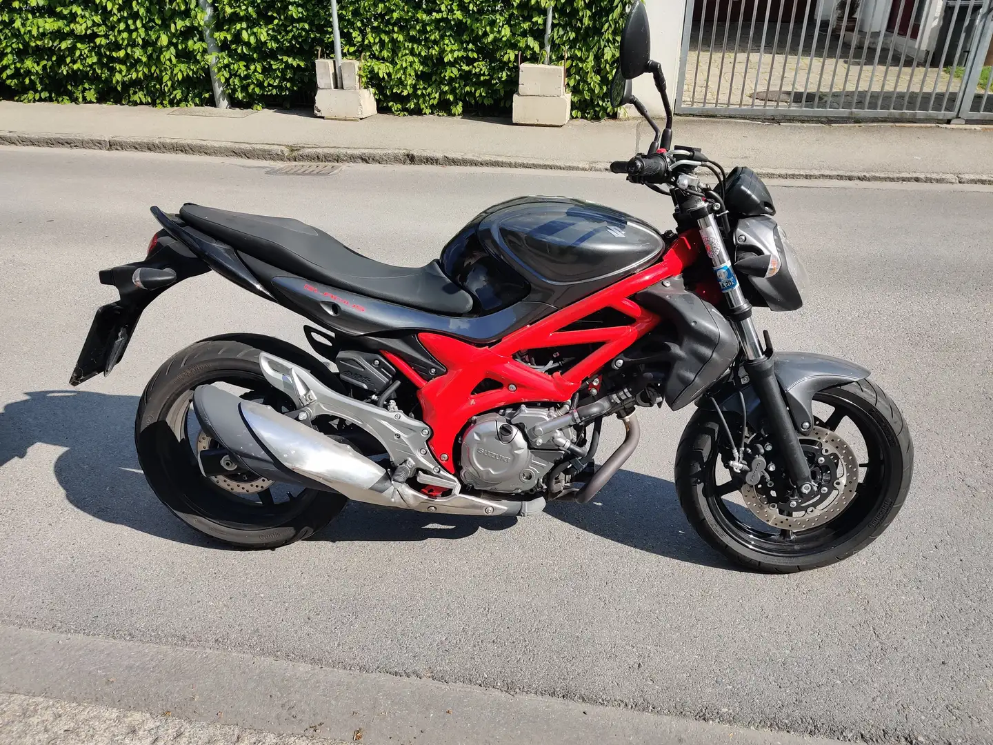 Suzuki Gladius 650 Czarny - 2