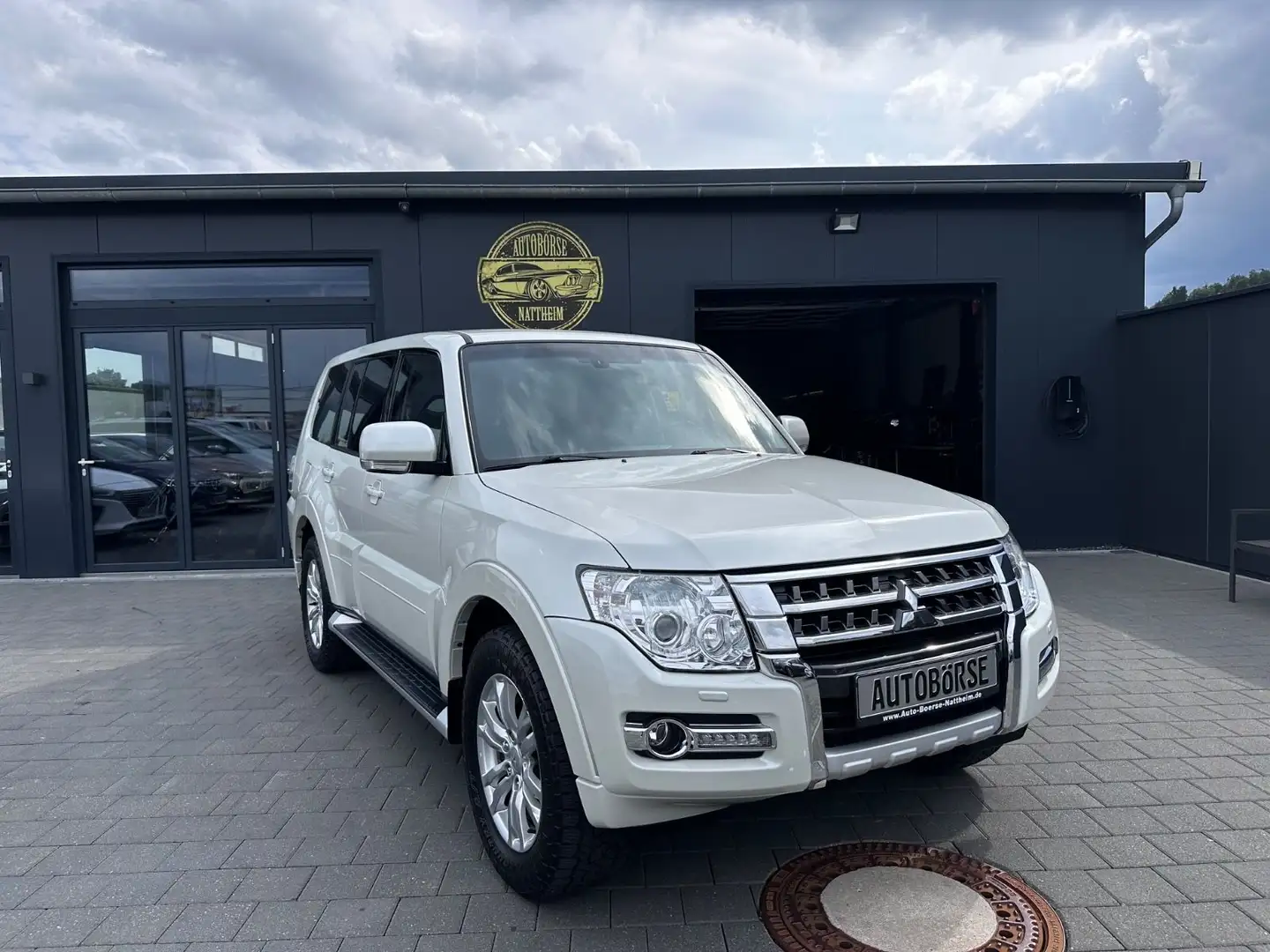Mitsubishi Pajero 3.2 DI-D SUV-Star*7 Sitzer* Wit - 1