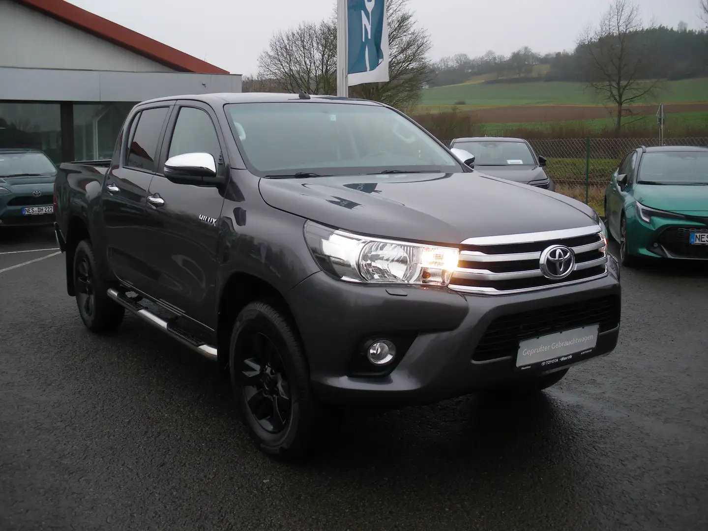 Toyota Hilux HiLux D-4D 4x4 Double Cab Autm. Comfort Grau - 1