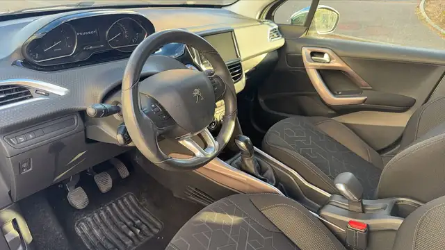 Peugeot 2008 view 8