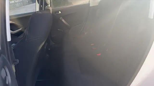 Peugeot 2008 view 9