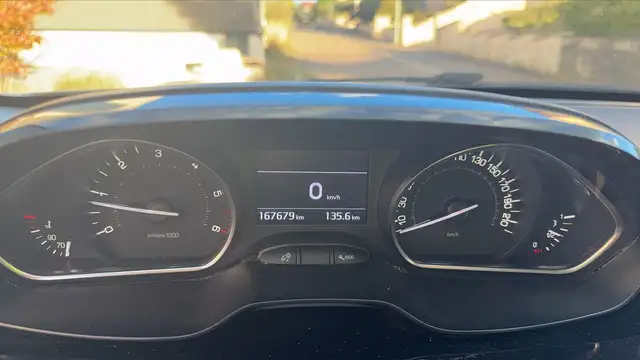 Peugeot 2008 view 12