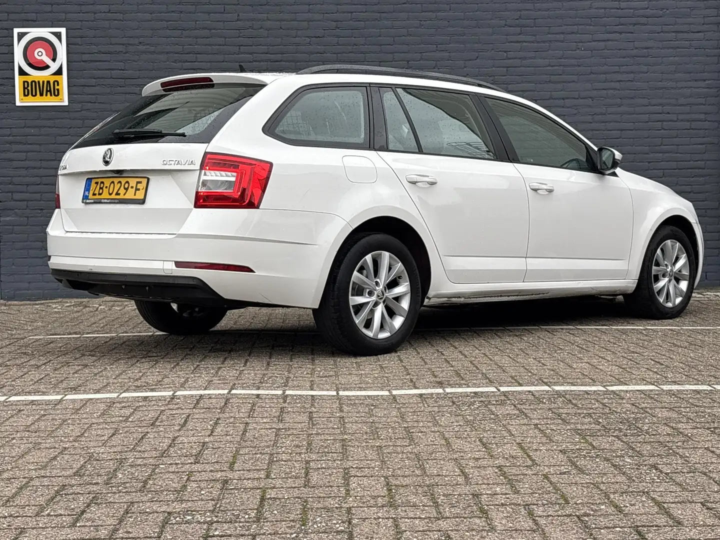 Skoda Octavia Combi 1.0 TSI Greentech Ambition Business | € 5.75 Wit - 2