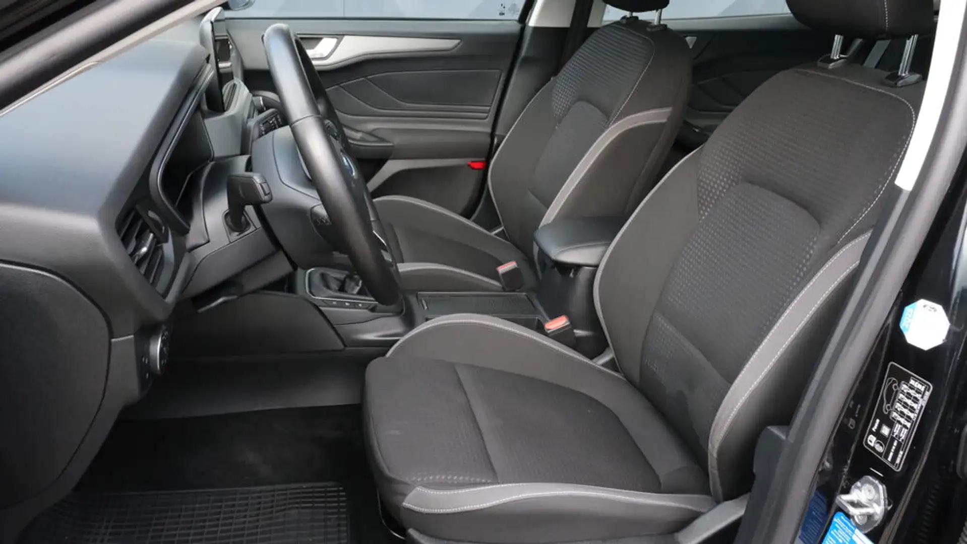 Ford Focus Cool Schwarz - 2
