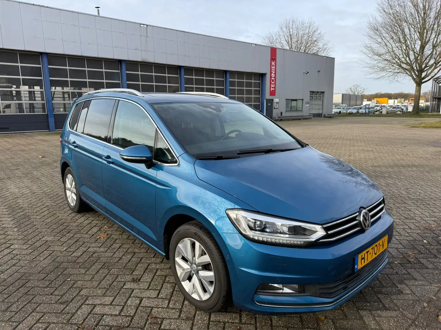 Volkswagen Touran 1.6 TDI SCR Highline pano autmaat Blauw - 2