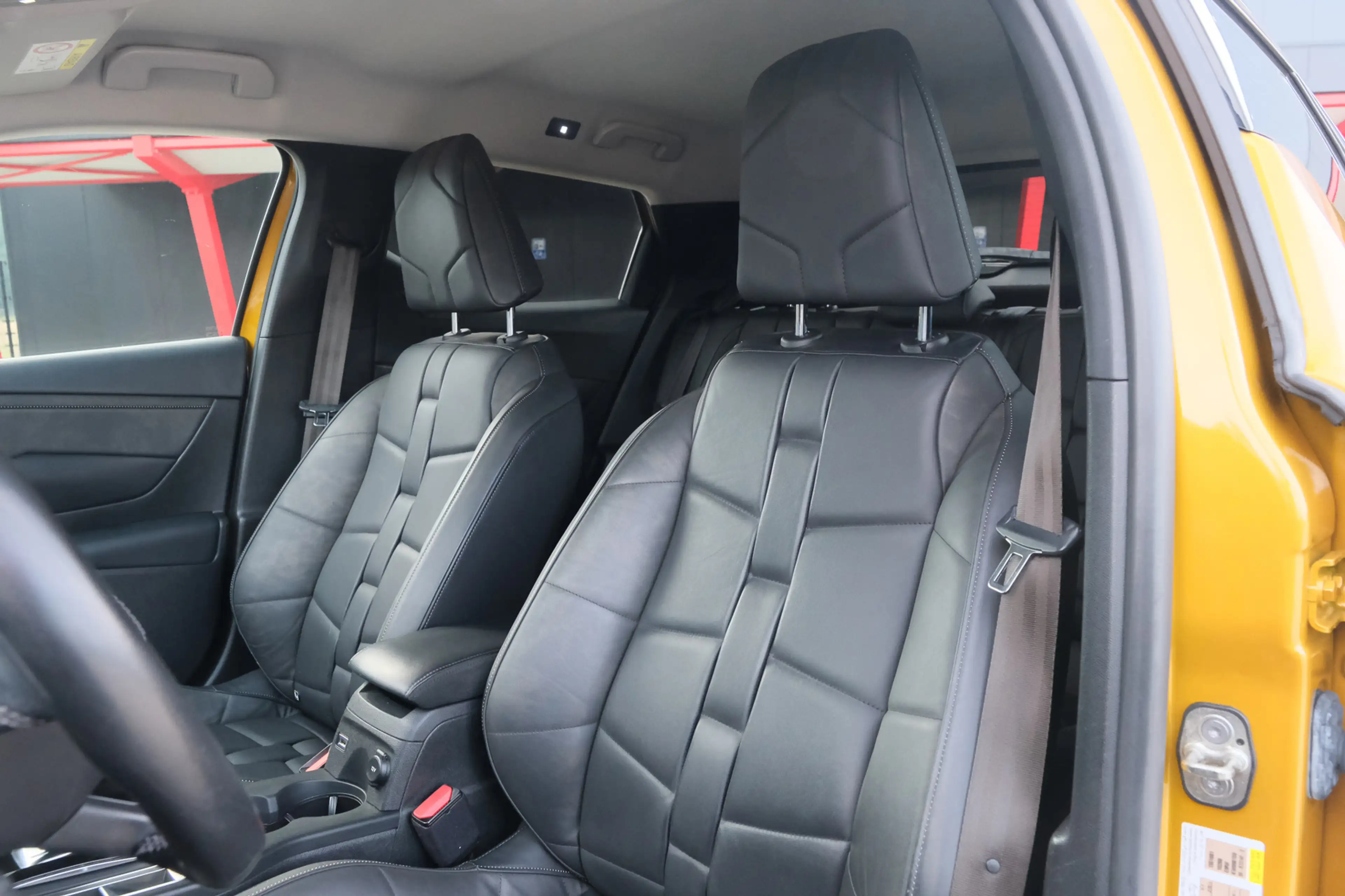 DS Automobiles DS 3 Crossback 1.2 PureTech Grand Chic — photo 33