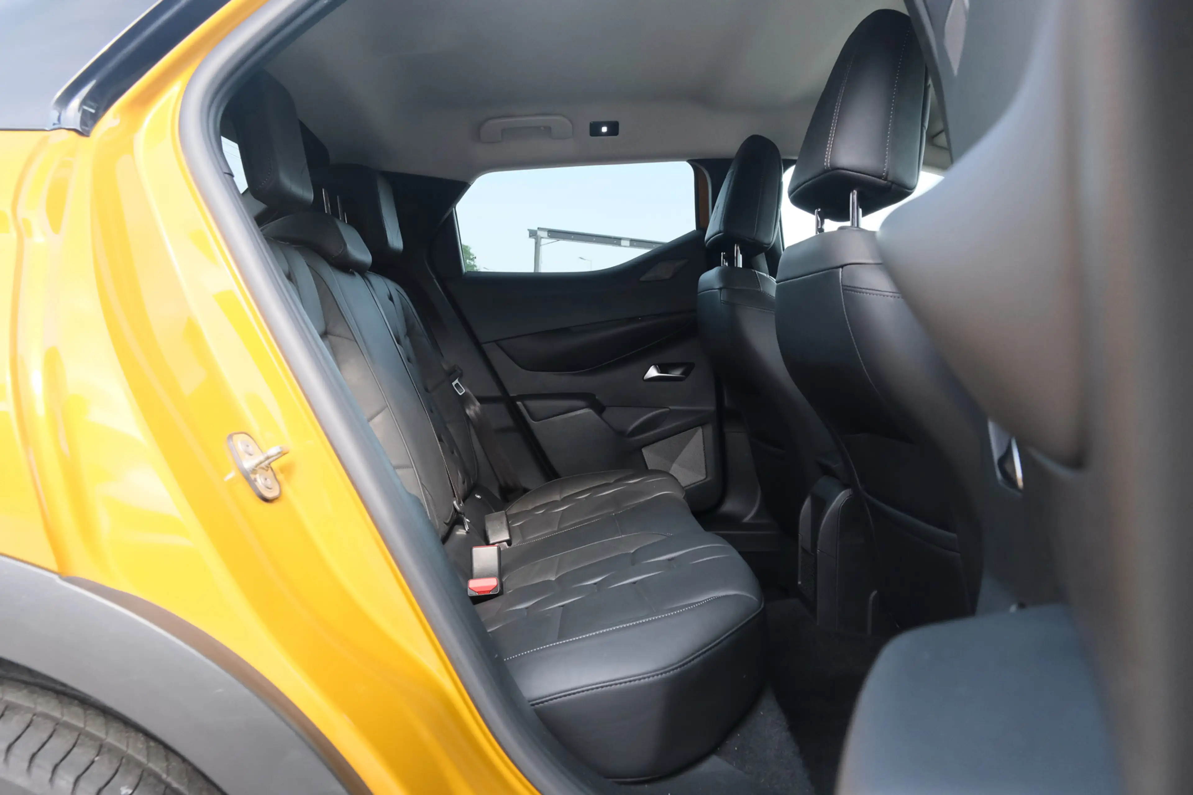 DS Automobiles DS 3 Crossback 1.2 PureTech Grand Chic — photo 36