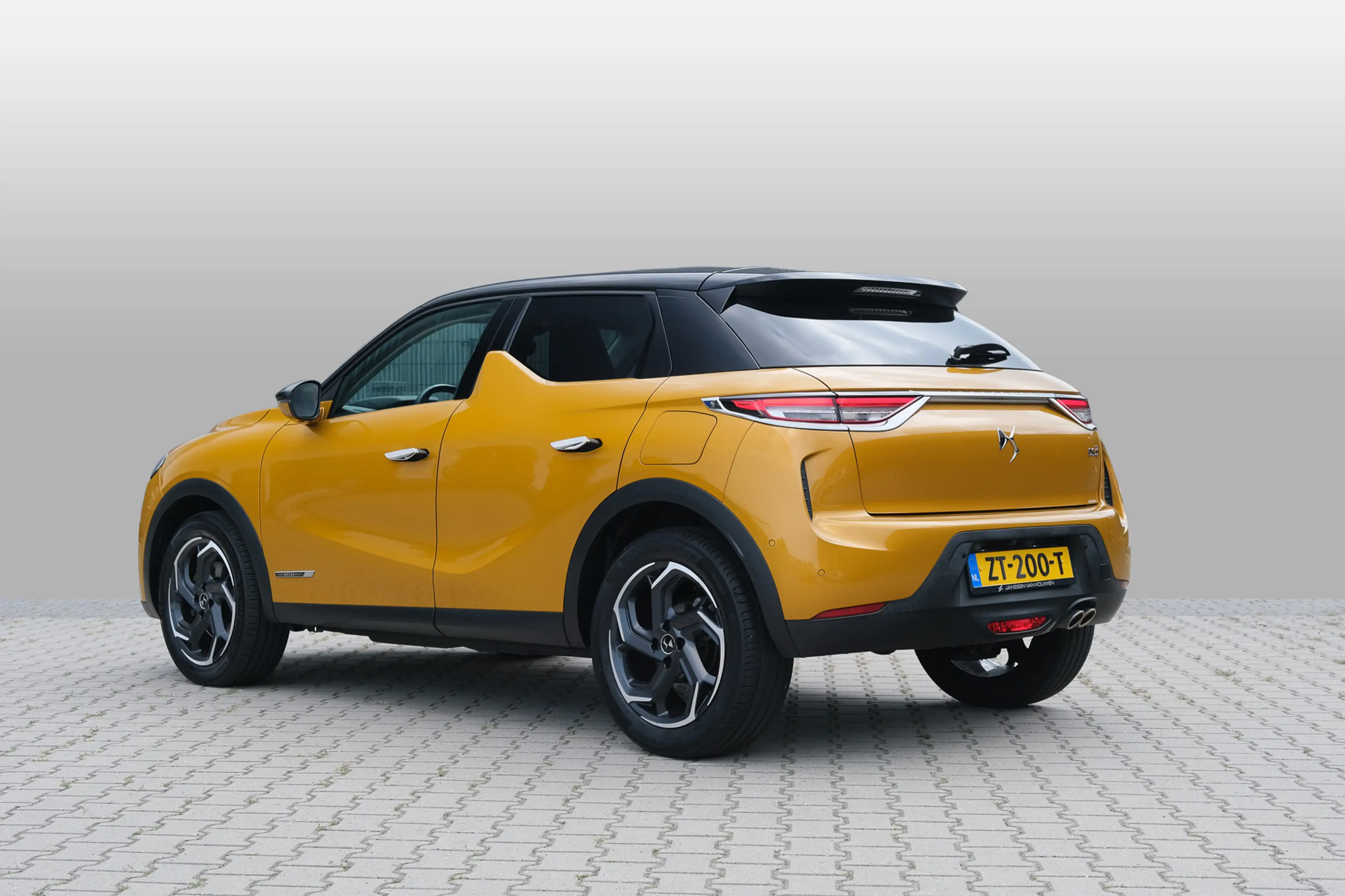DS Automobiles DS 3 Crossback 1.2 PureTech Grand Chic — photo 3