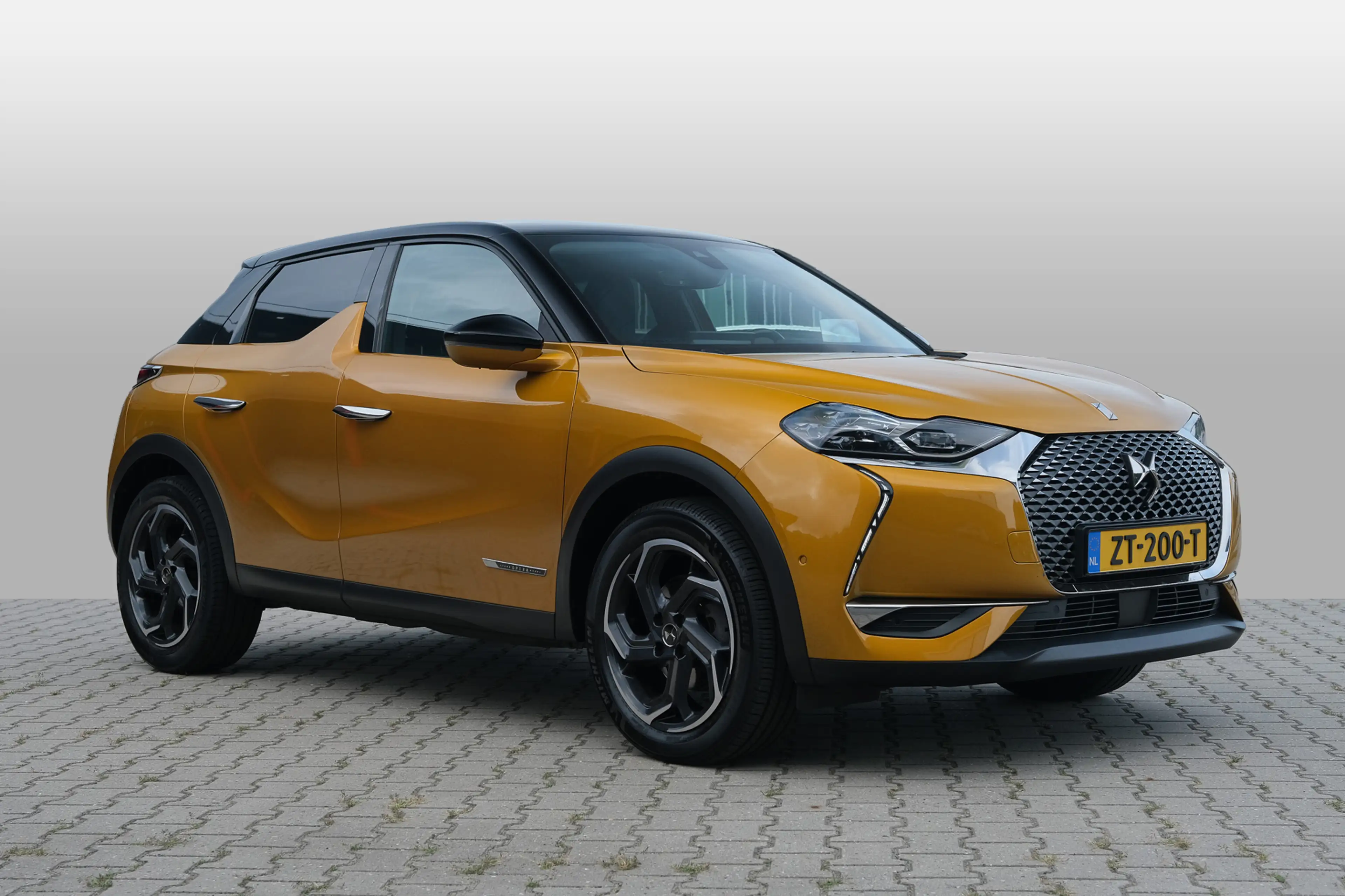 DS Automobiles DS 3 Crossback 1.2 PureTech Grand Chic — photo 2