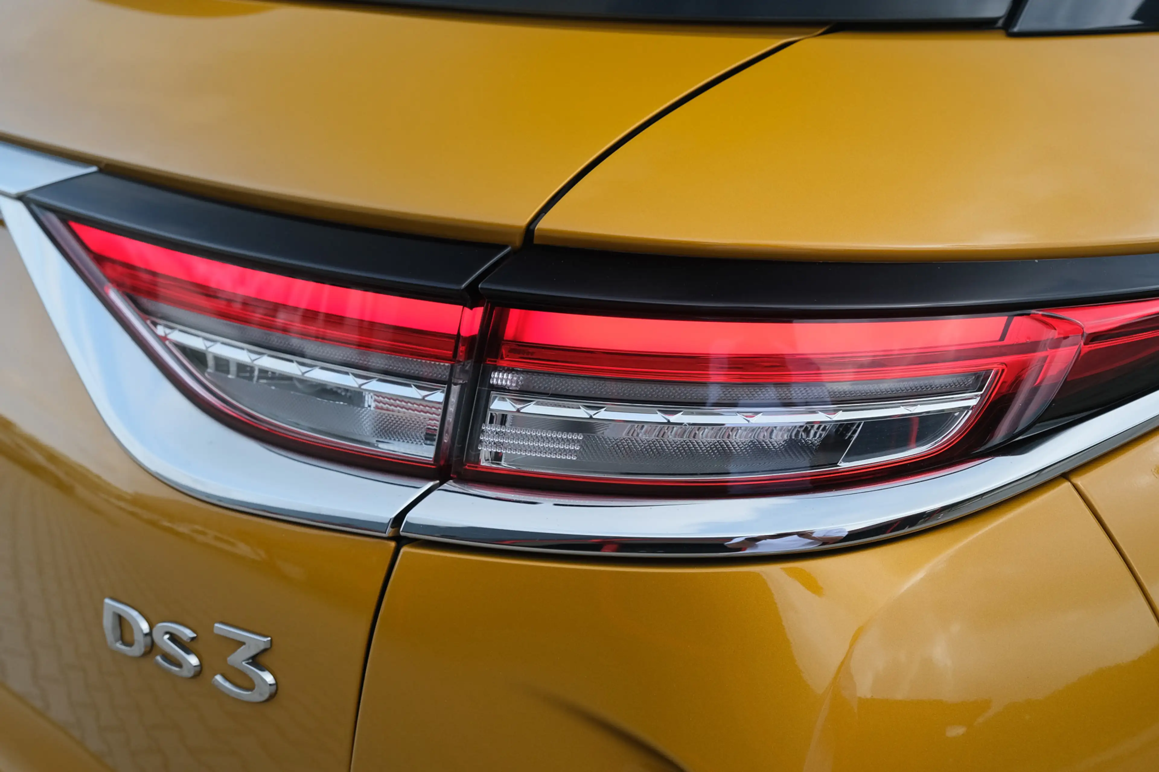 DS Automobiles DS 3 Crossback 1.2 PureTech Grand Chic — photo 27