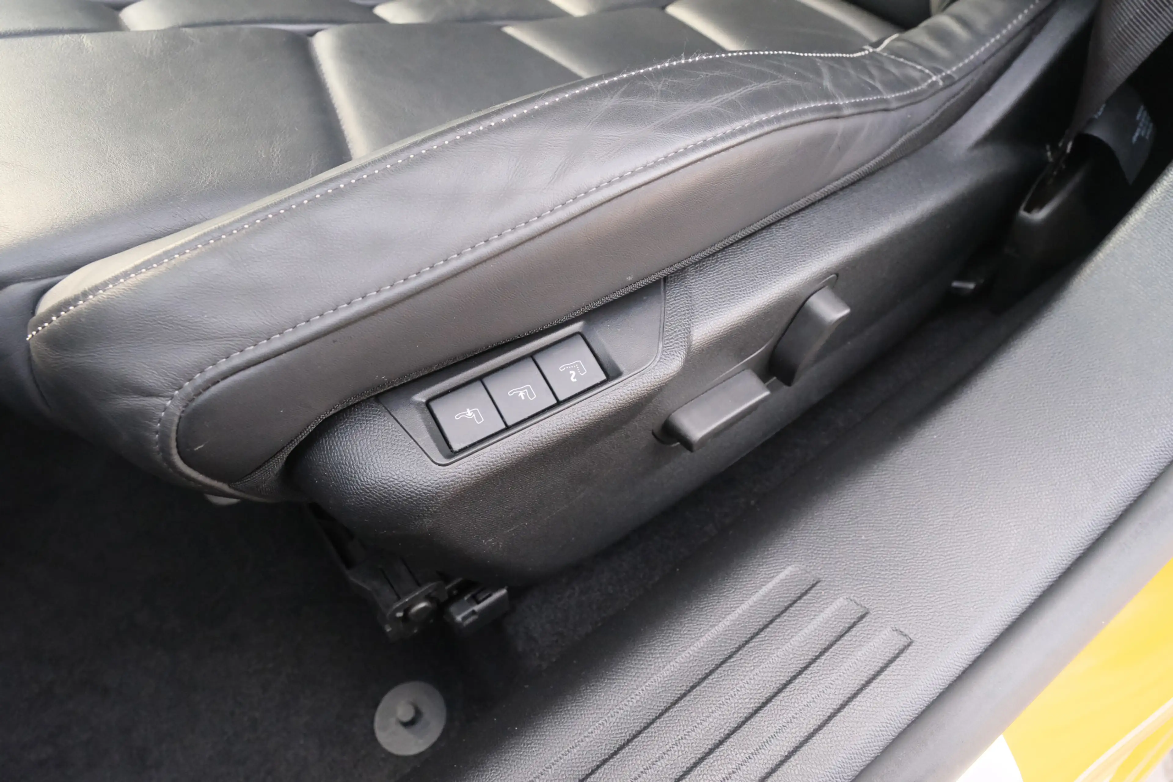 DS Automobiles DS 3 Crossback 1.2 PureTech Grand Chic — photo 18