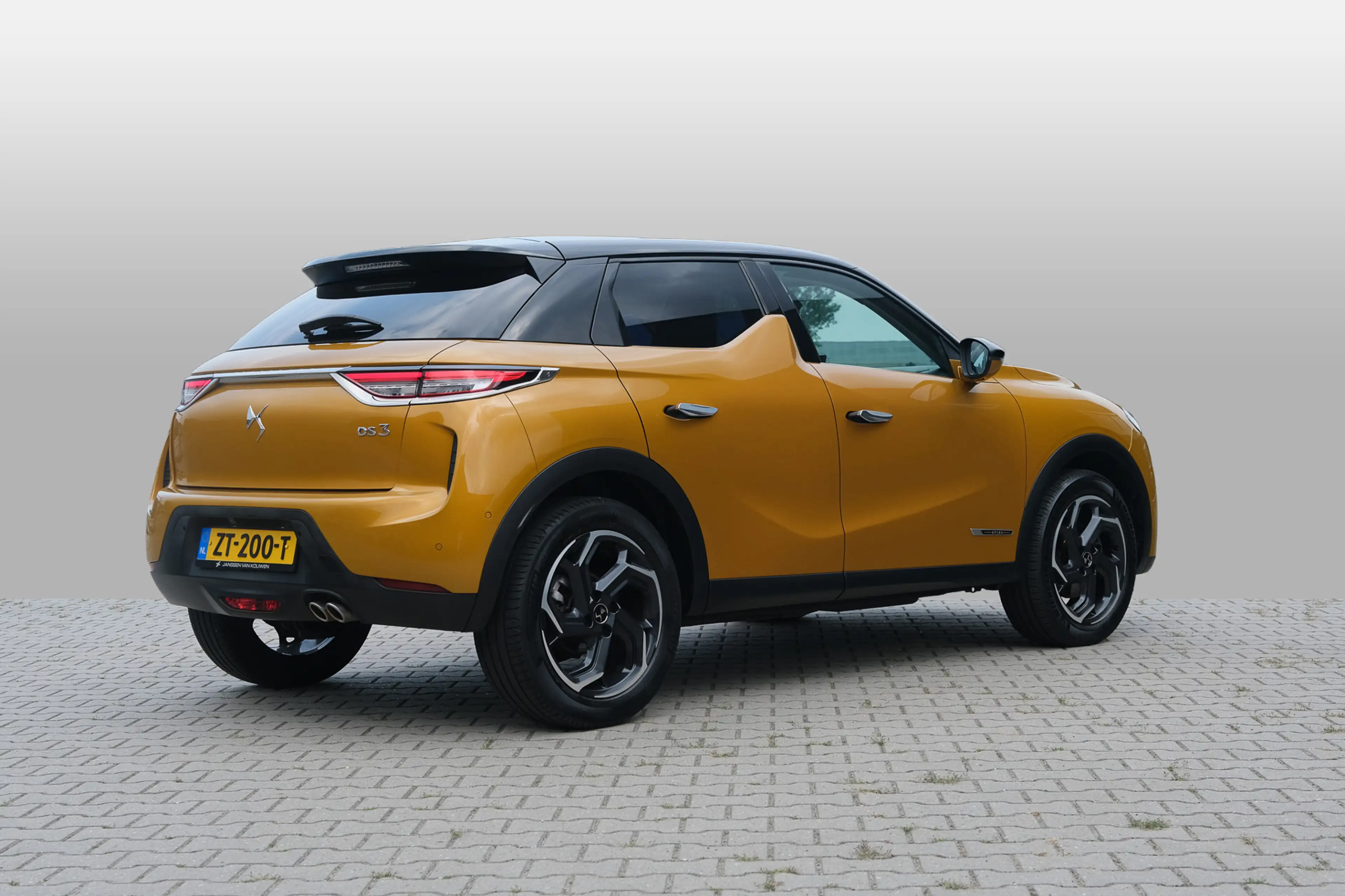 DS Automobiles DS 3 Crossback 1.2 PureTech Grand Chic — photo 4