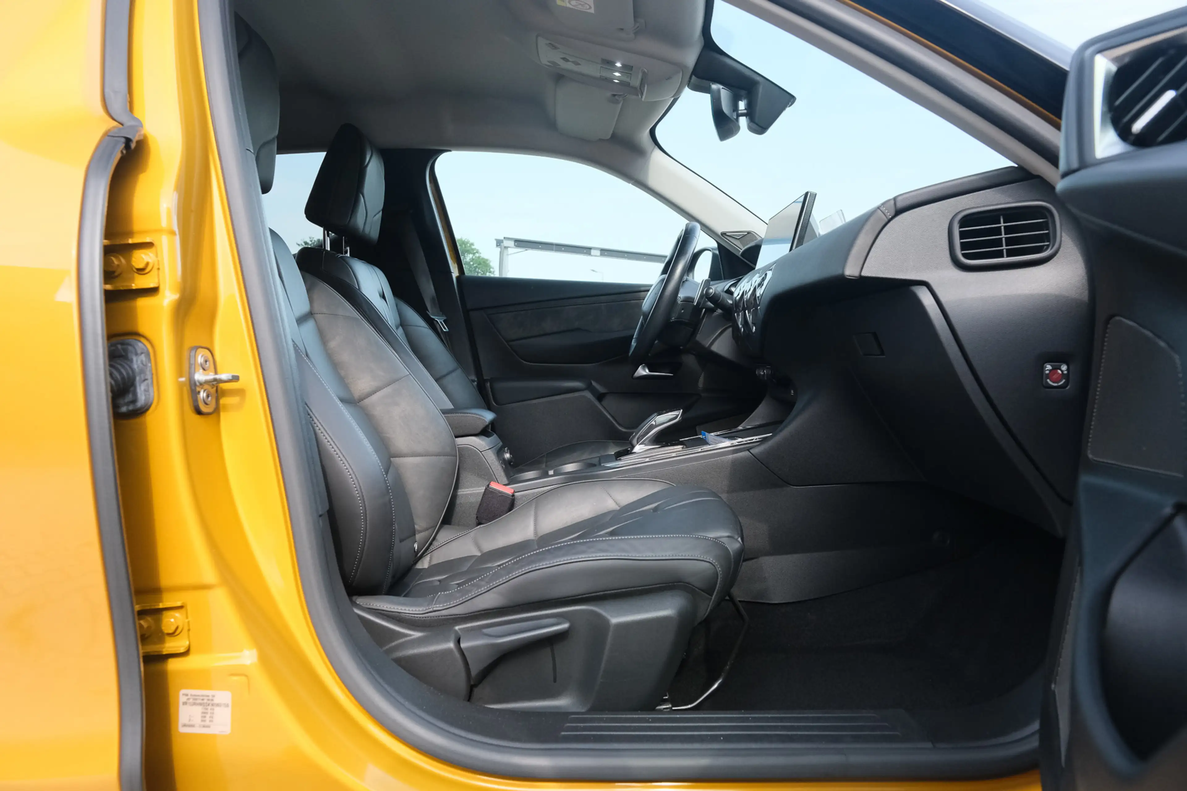 DS Automobiles DS 3 Crossback 1.2 PureTech Grand Chic — photo 34