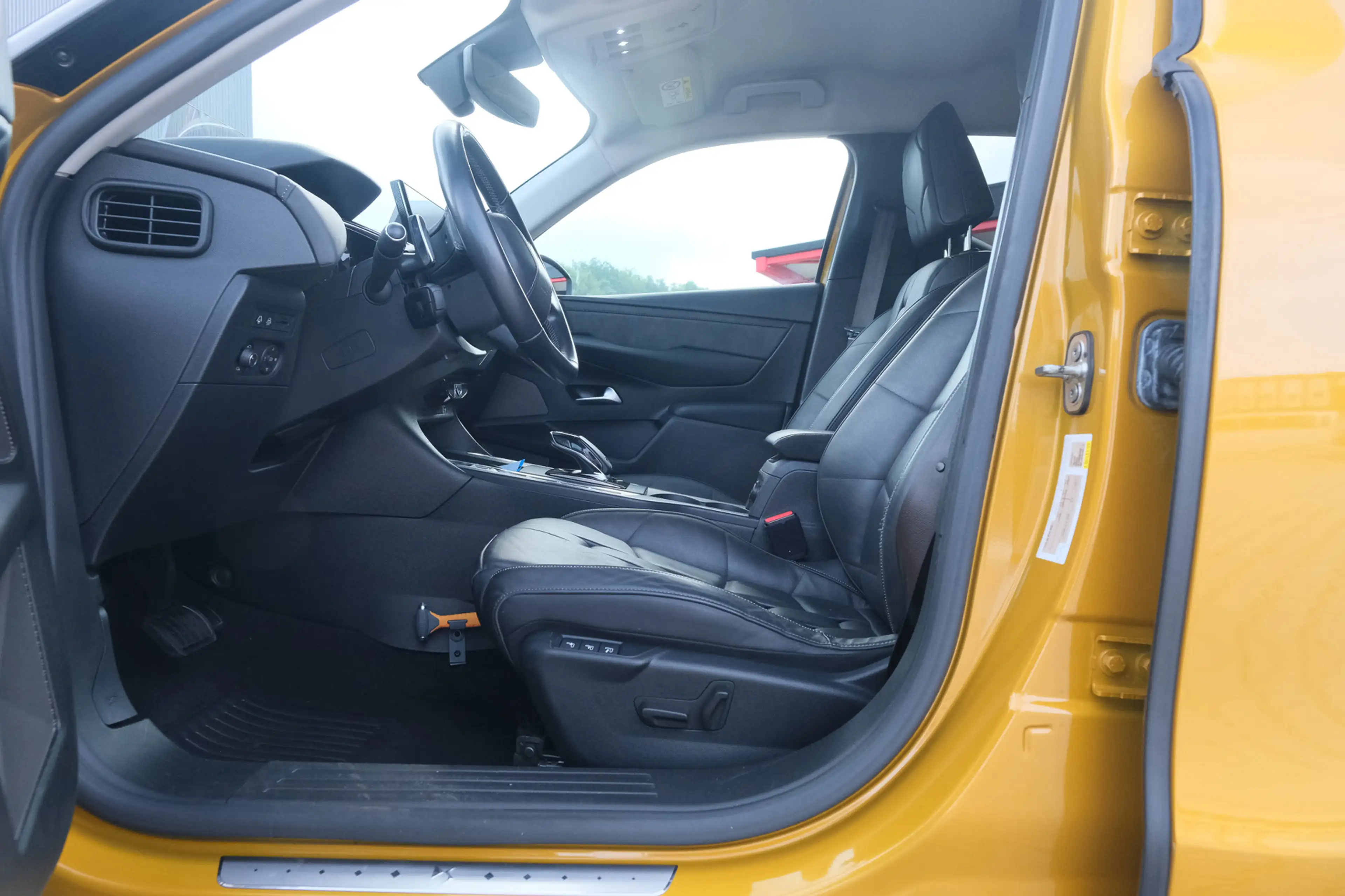 DS Automobiles DS 3 Crossback 1.2 PureTech Grand Chic — photo 32