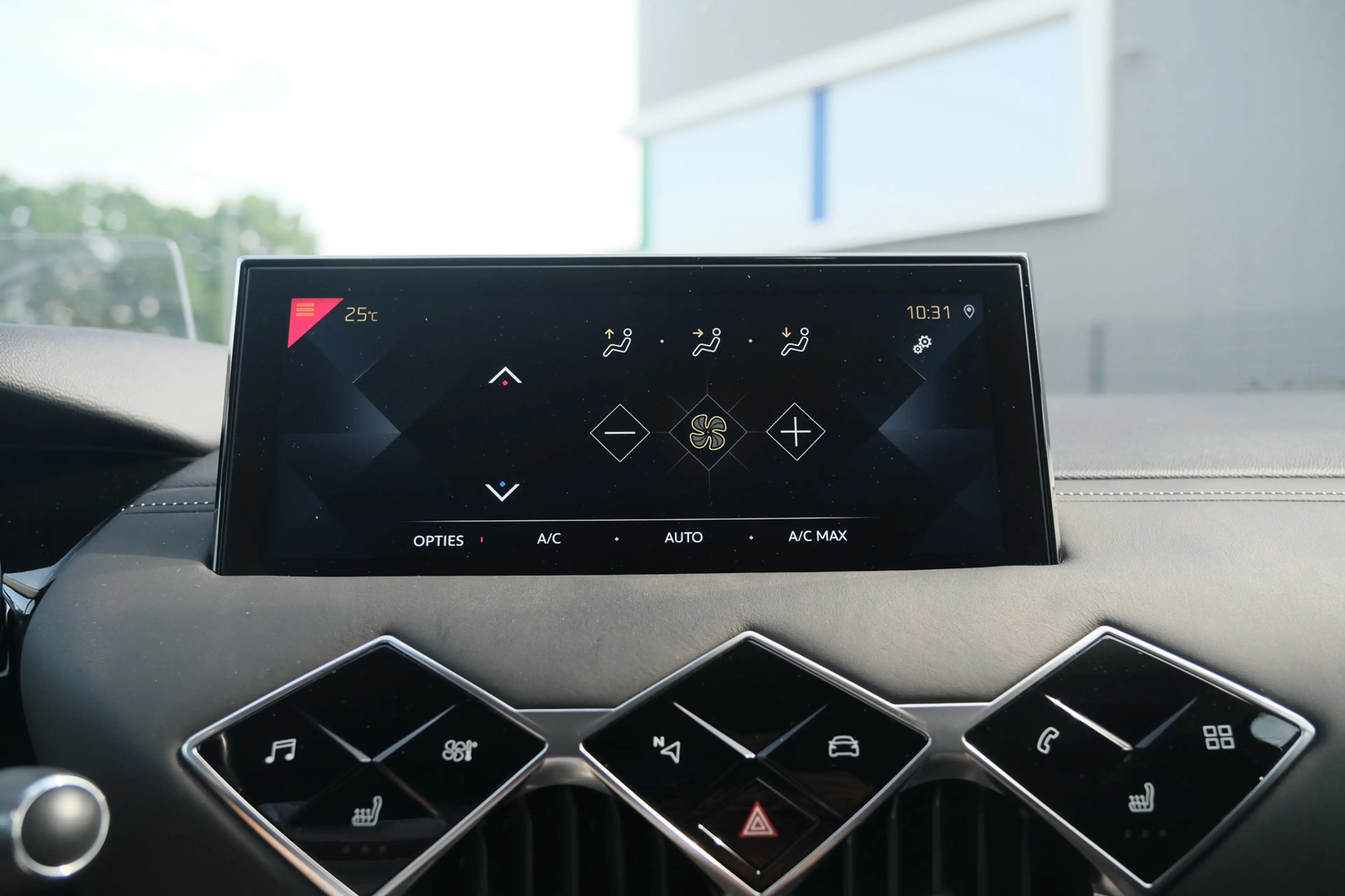 DS Automobiles DS 3 Crossback 1.2 PureTech Grand Chic — photo 12