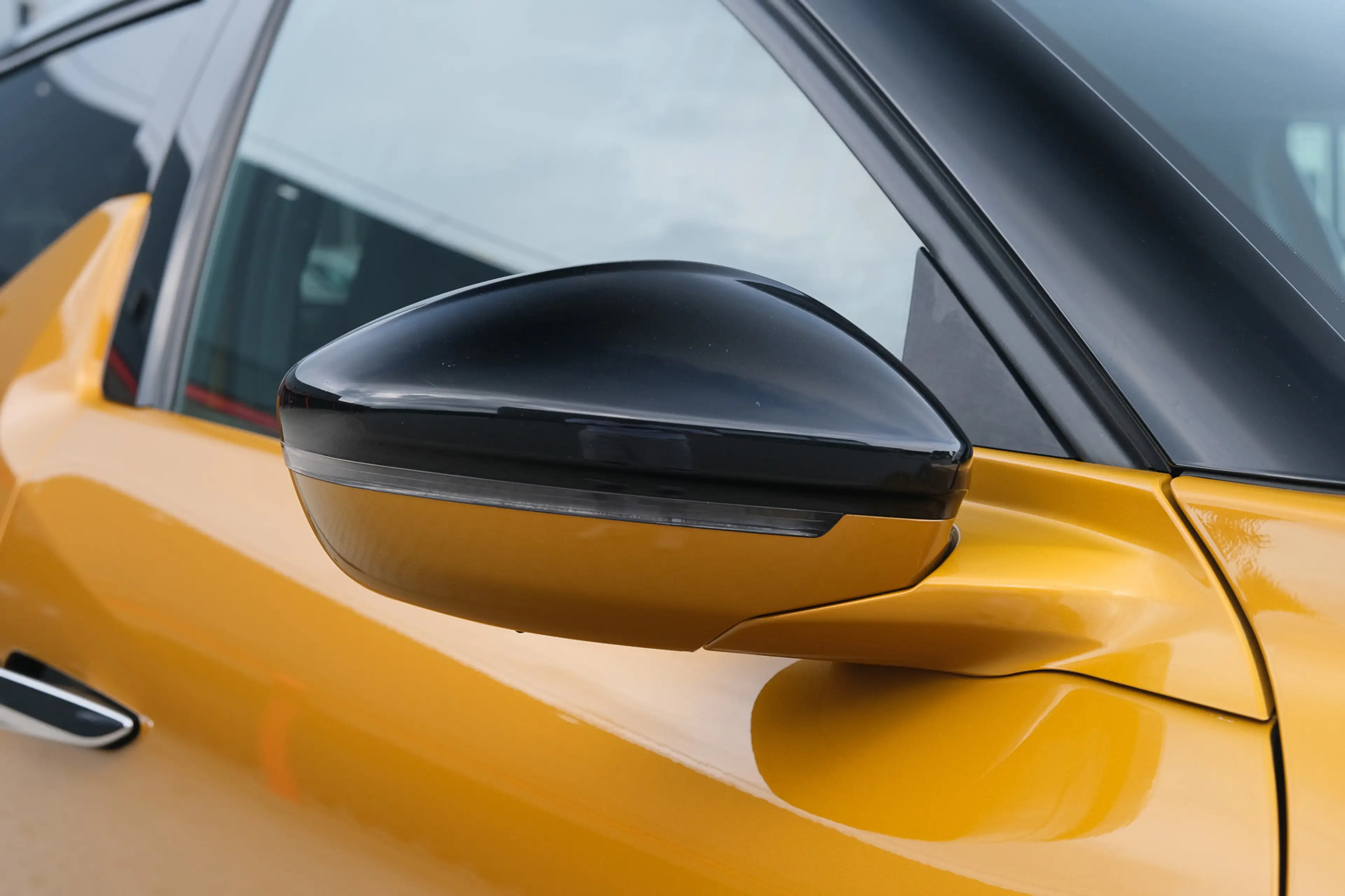DS Automobiles DS 3 Crossback 1.2 PureTech Grand Chic — photo 28