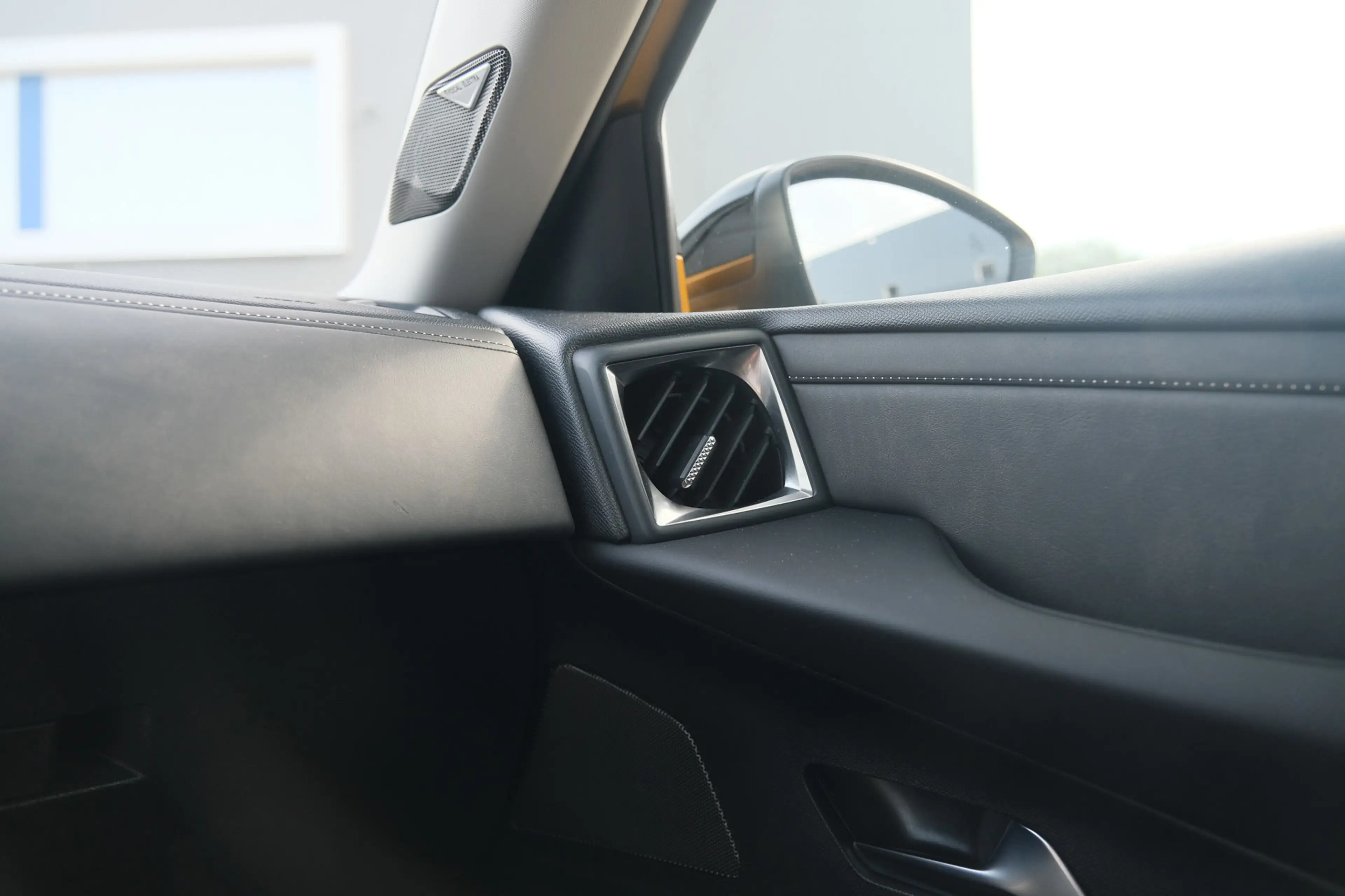 DS Automobiles DS 3 Crossback 1.2 PureTech Grand Chic — photo 23