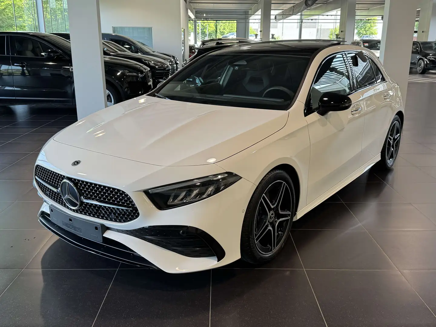 Mercedes-Benz A 180 Amg Night Pack, Panorama, Mbux, Led, DAB Gris - 1