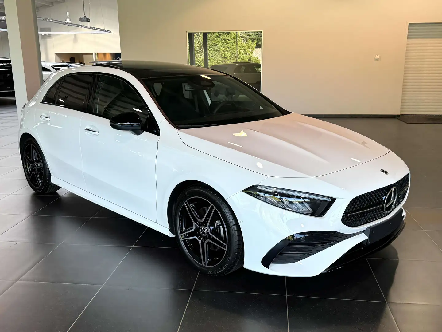 Mercedes-Benz A 180 Amg Night Pack, Panorama, Mbux, Led, DAB Gris - 2