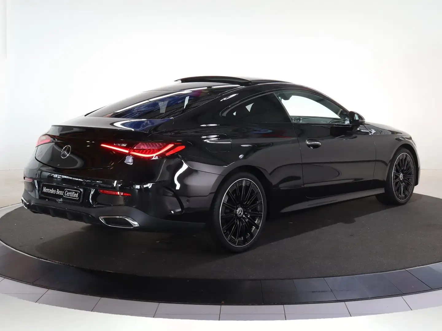 Mercedes-Benz CLE 200 AMG Line Coupé | AMG | Panoramadak | Trekhaak | Sp Nero - 2