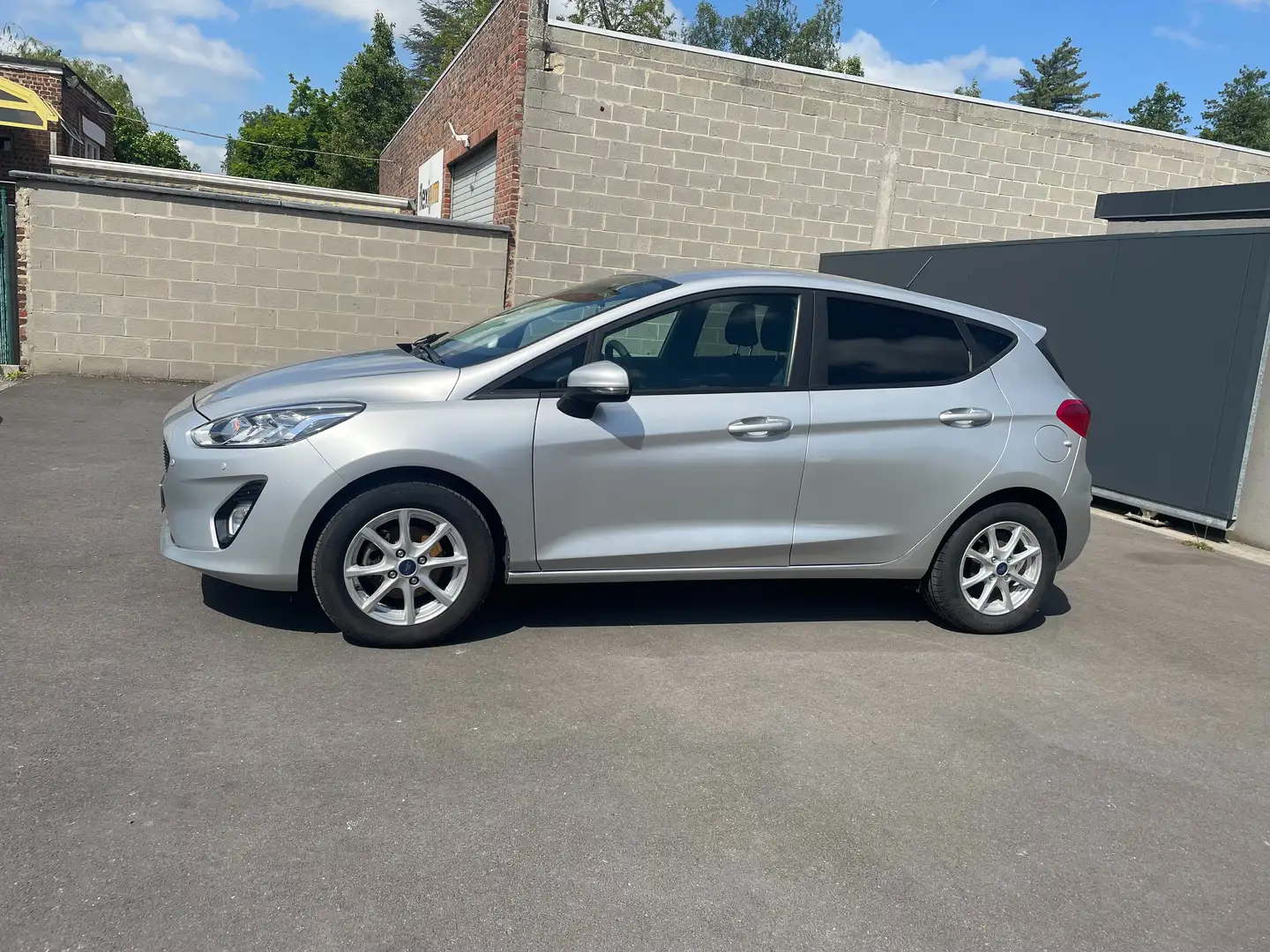 Ford Fiesta 1.1i Titanium  AIRCO BT USB EU6b (nieuw model) Grijs - 2