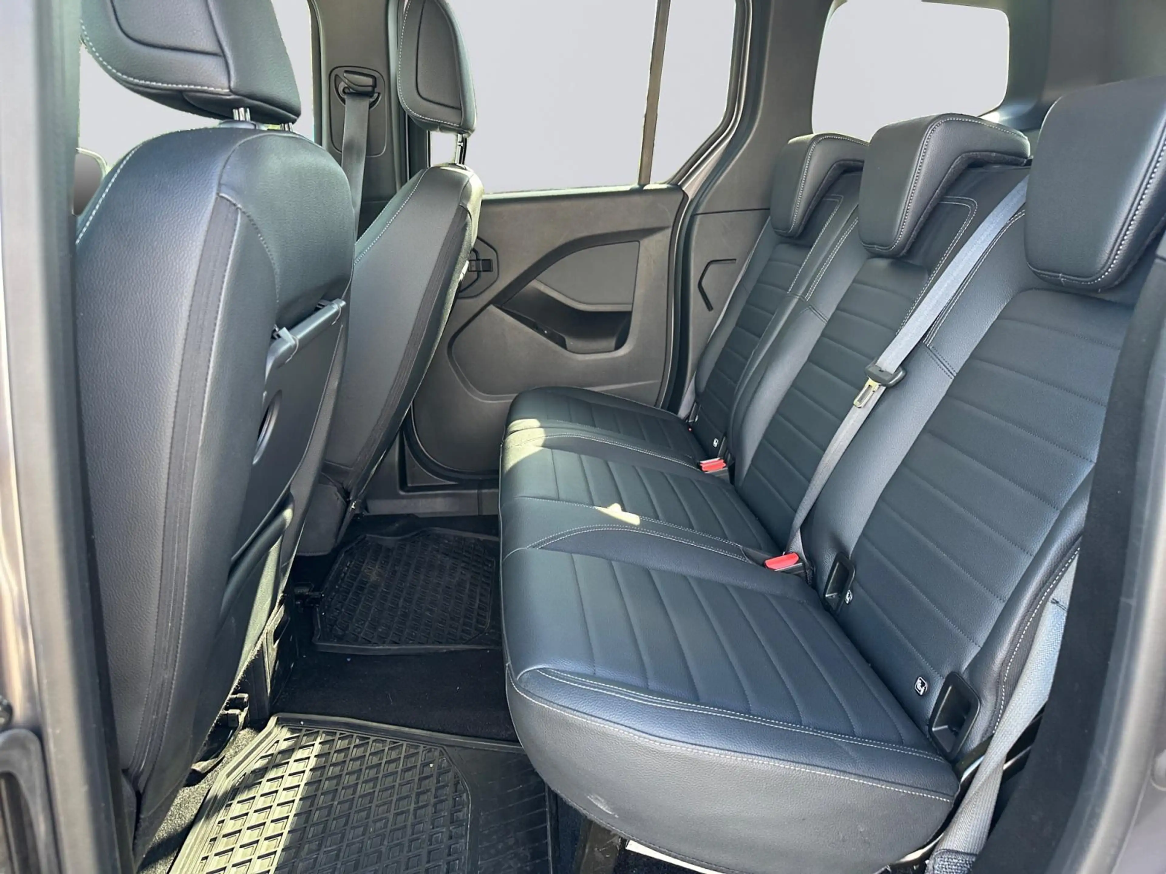 Mercedes-Benz T-Class 180d Style — photo 9