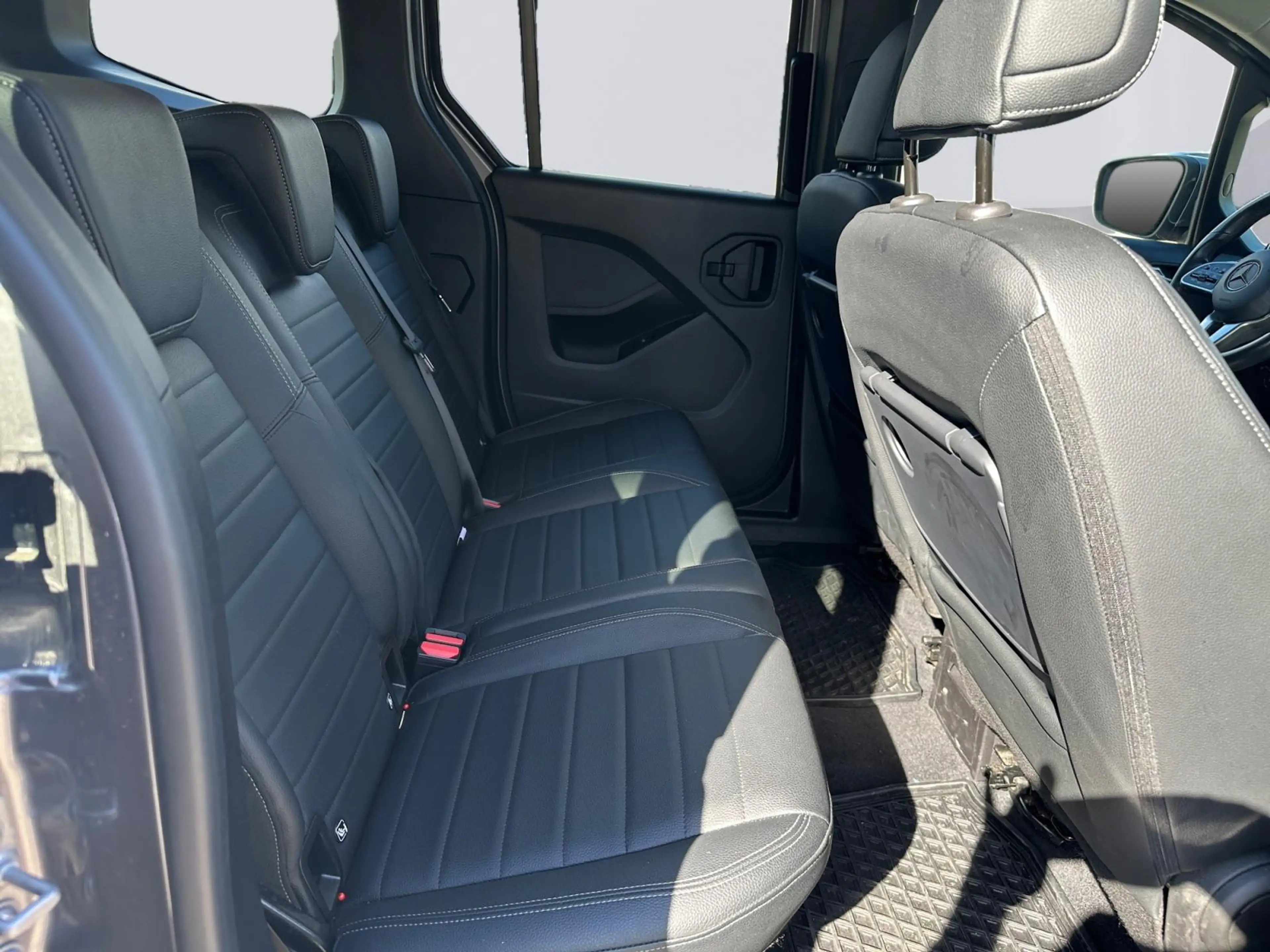 Mercedes-Benz T-Class 180d Style — photo 12