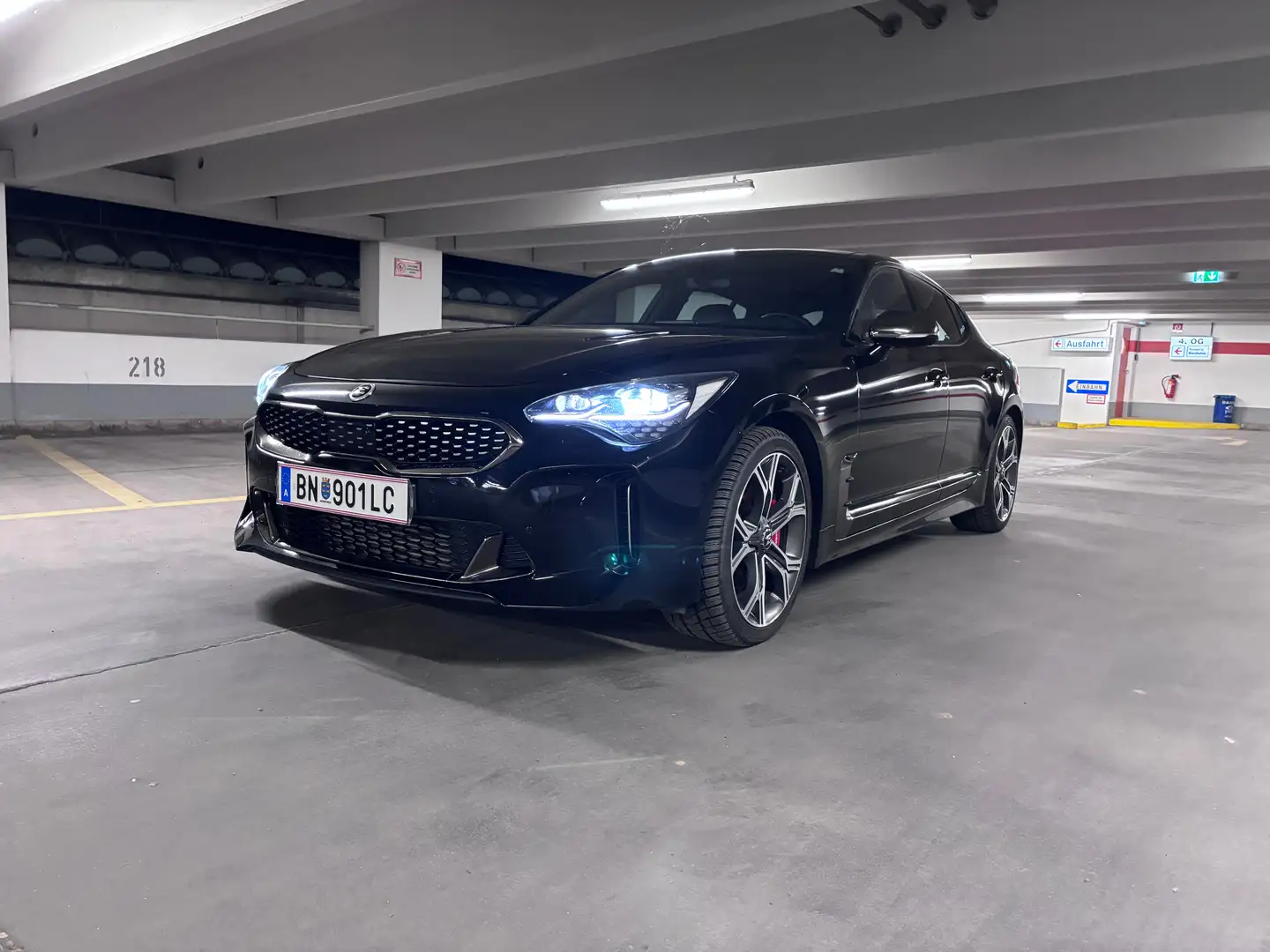 Kia Stinger Stinger 3,3 T-GDI ISG GT AWD Aut. GT Schwarz - 1
