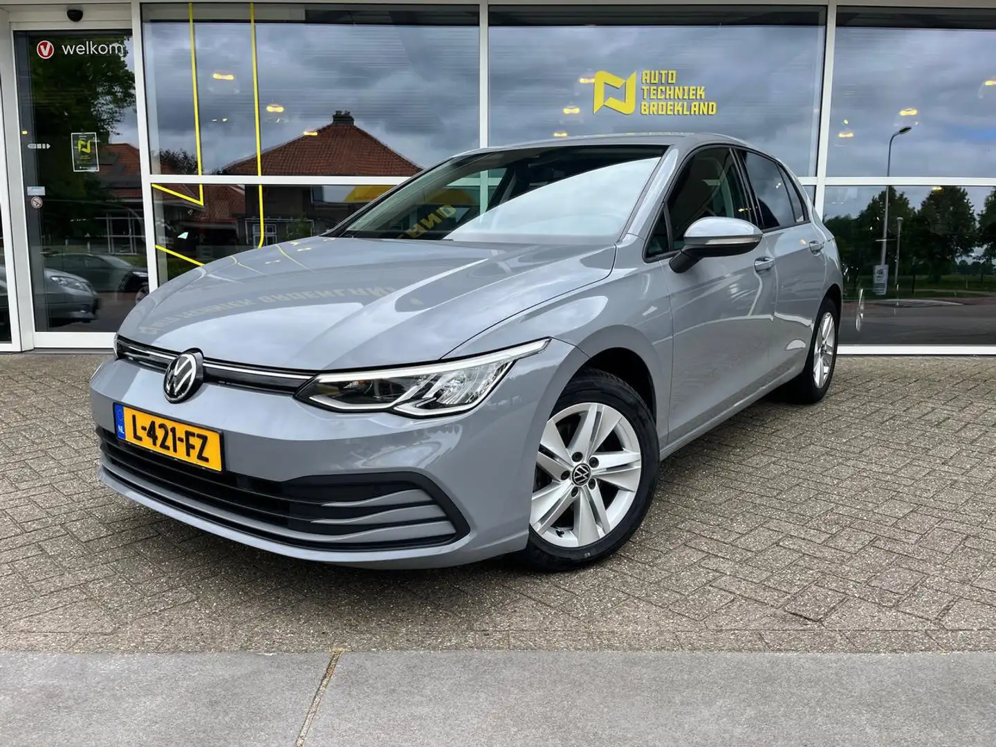 Volkswagen Golf 1.5 TSI CARPLAY|LED|STUUR/STOEL VERWARMING|CRUISE Grijs - 1