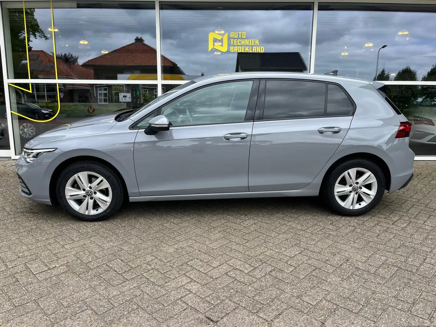 Volkswagen Golf 1.5 TSI CARPLAY|LED|STUUR/STOEL VERWARMING|CRUISE Grijs - 2
